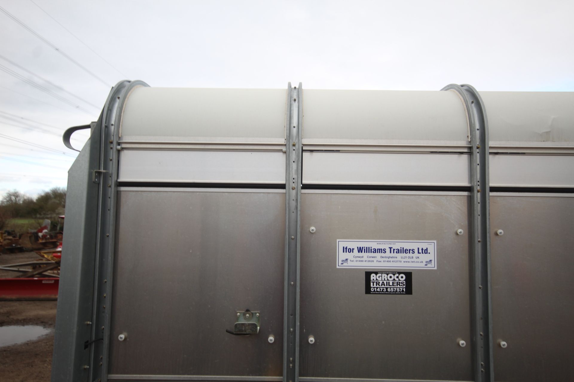 Ifor Williams TA5G 10ft x 6ft twin axle livestock trailer. With dividing gate. Mainly used for hay - Image 40 of 52