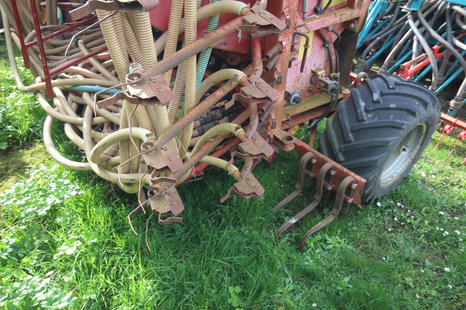 Massey Ferguson/ Vicon LZ510 hydraulic folding Suffolk coulter drill. - Image 18 of 25