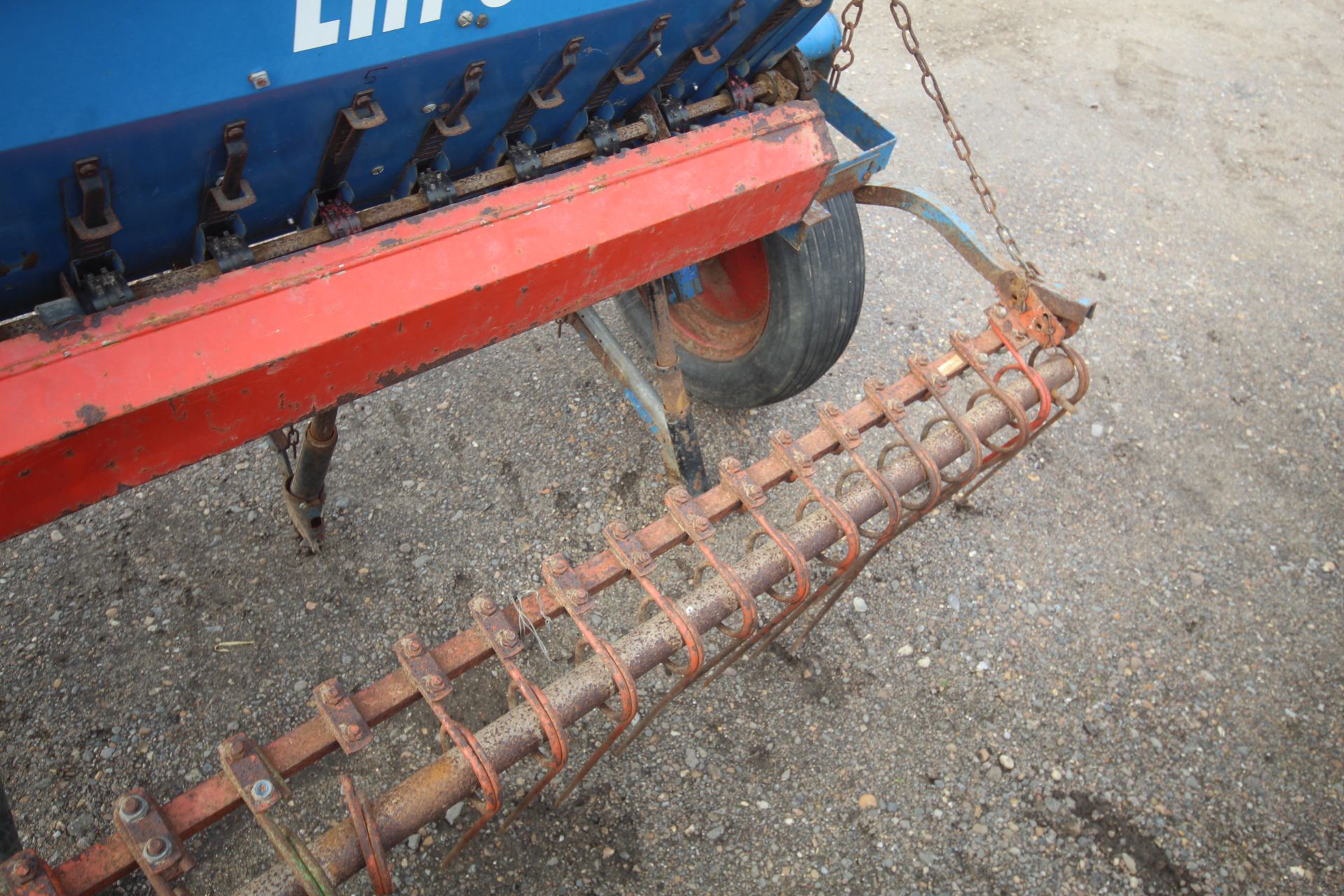Nordsten 3m spring tine drill. Previously used for maize. Manual held. V - Image 14 of 56