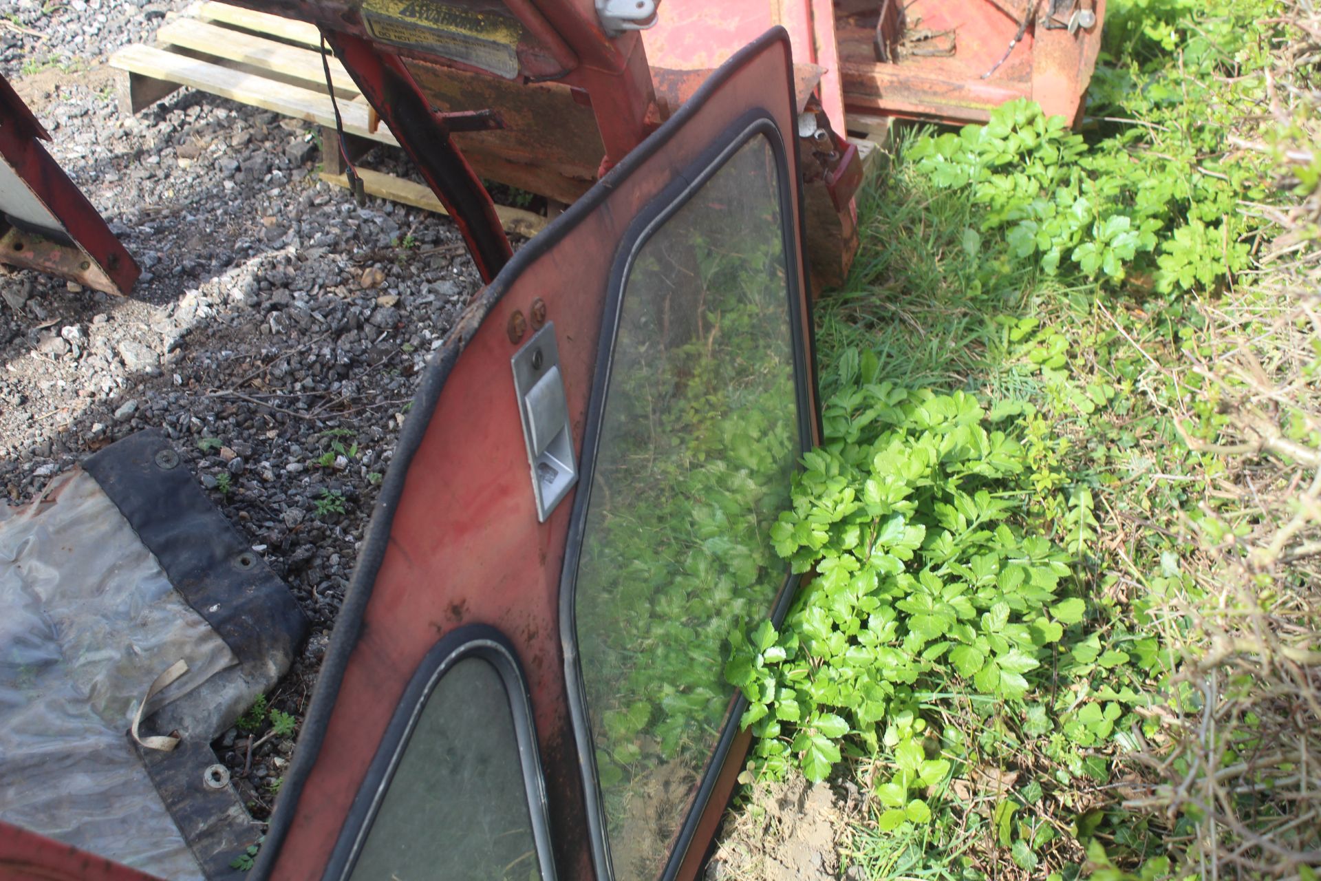 Massey Ferguson 240 cab and mudguards. - Image 9 of 16