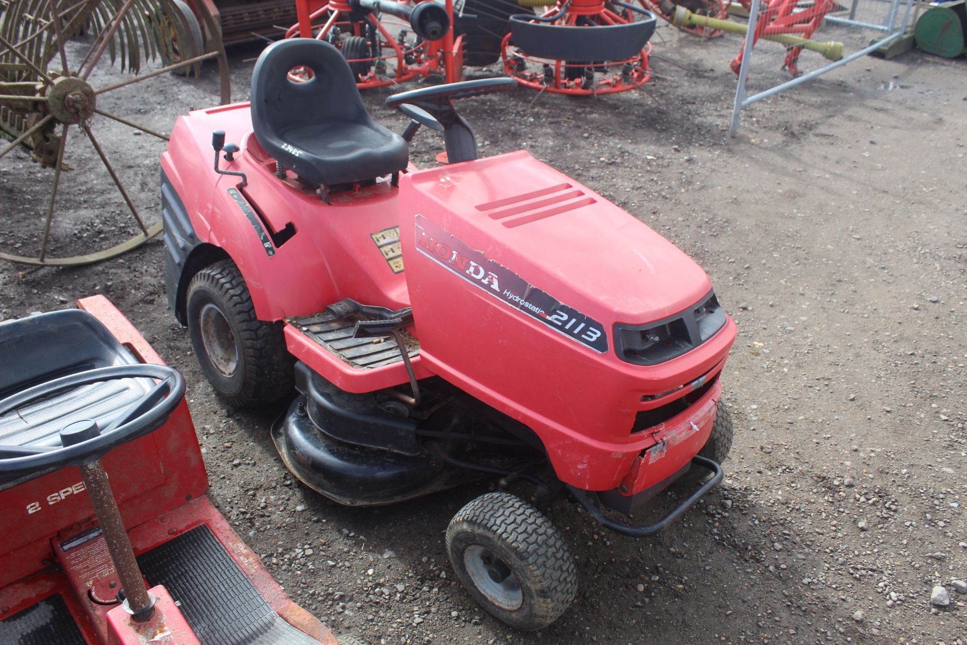 Honda Hydrostatic 2113 ride on mower. For spares or repair. Key held.