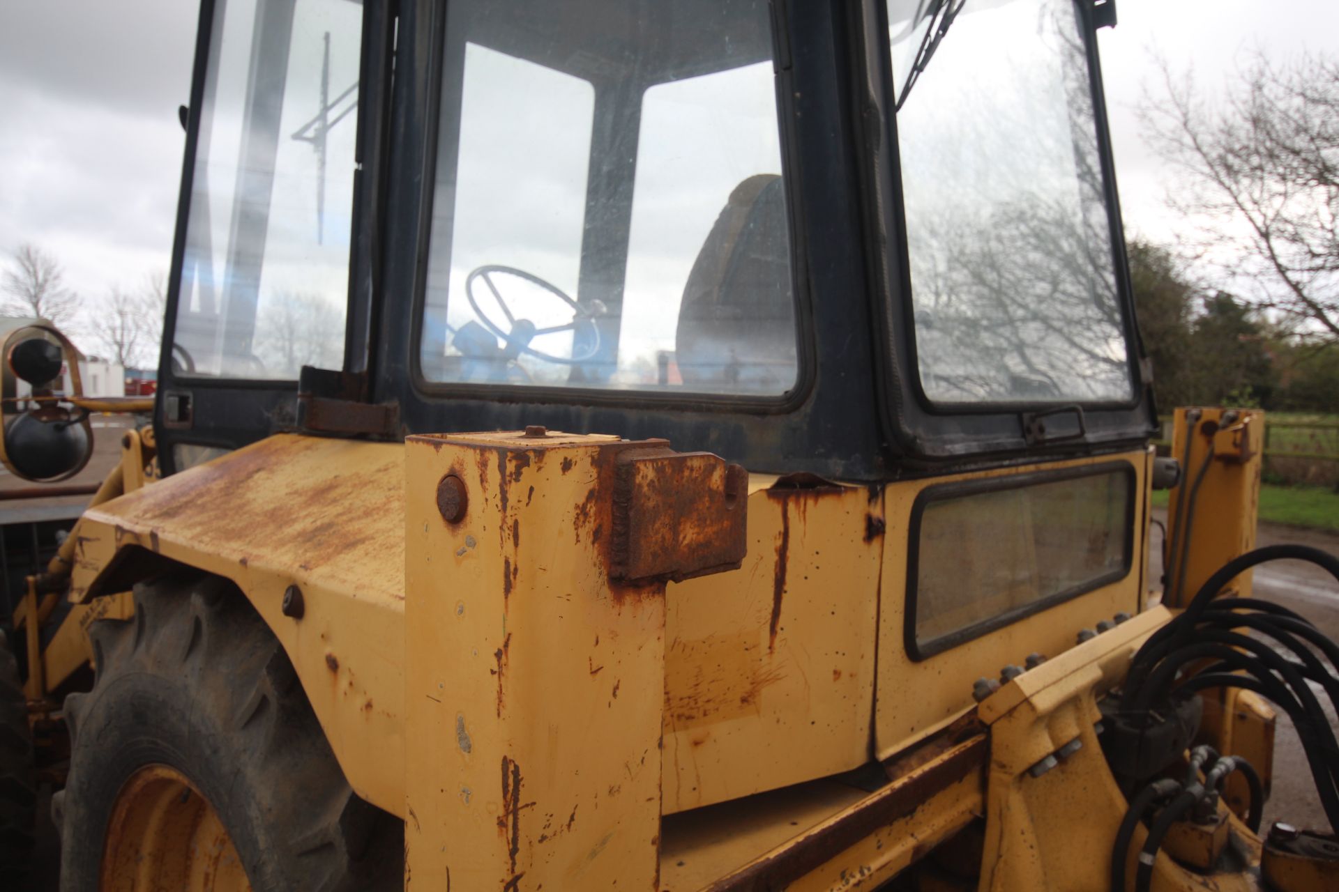 Ford 655 4WD backhoe loader. Registration F829 MVX. Date of first registration 03/10/1988. Showing - Bild 57 aus 87