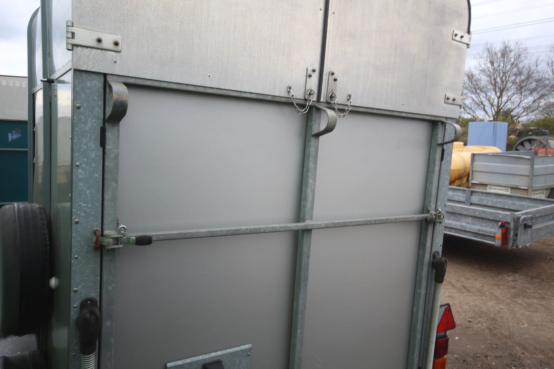 Ifor Williams HB505 two horse twin axle horsebox. Manual held. - Image 29 of 47