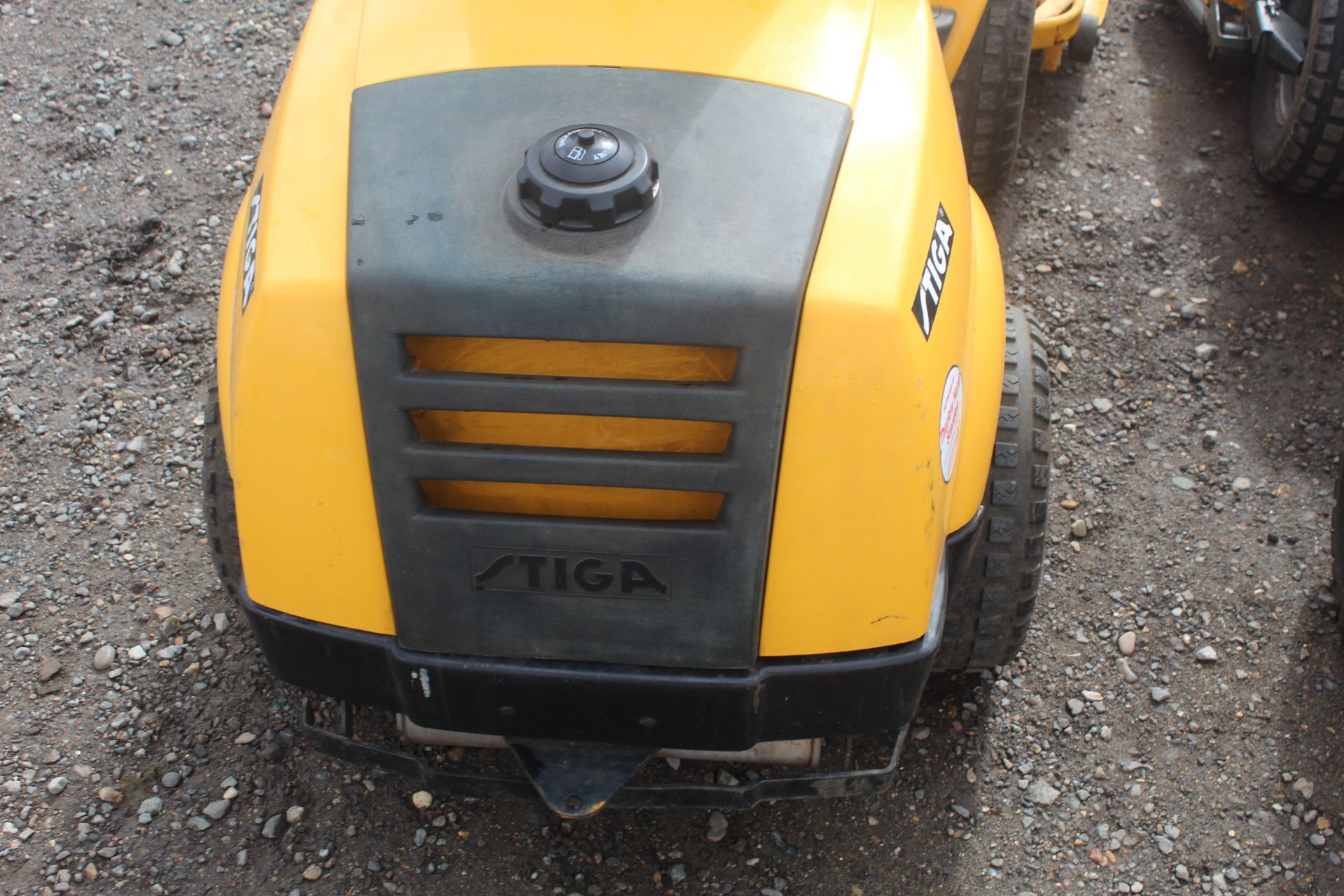 Stiga Park Comfort hydrostatic 2WD ride-on out front mower. 2005. Key held. - Image 17 of 24