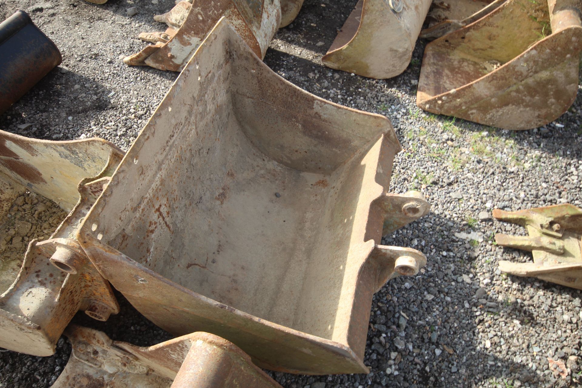 3x excavator buckets. To include 21.5in, 35in, 41.5in. For sale on behalf of the Directors, - Image 5 of 5