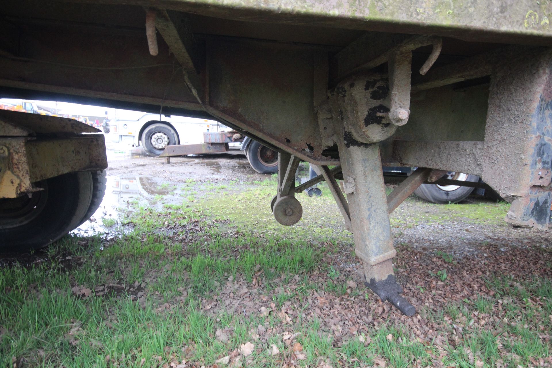 40ft twin axle straw trailer. With dolly and metal floor. V - Image 10 of 42