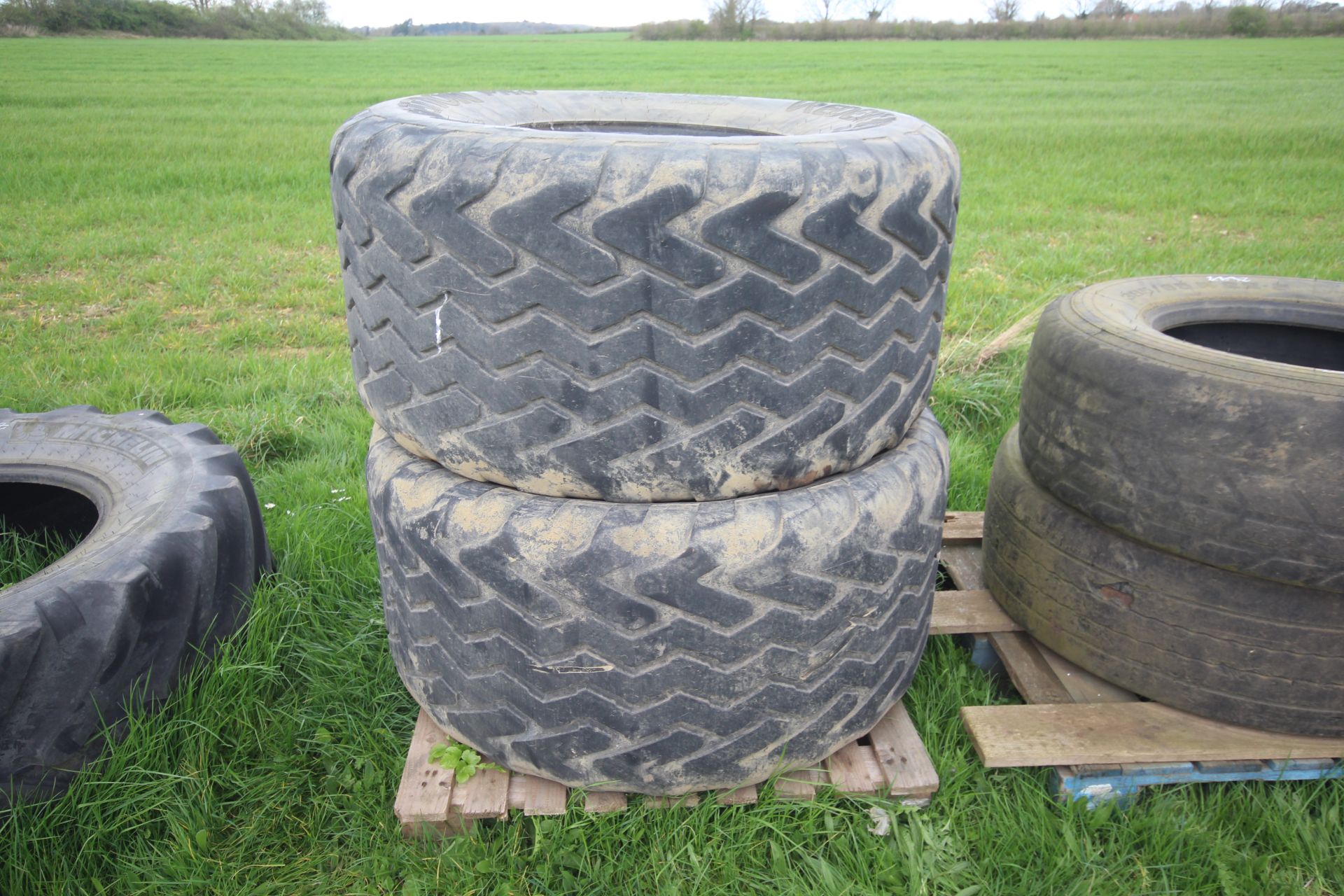 2x 650/50R22.5 trailer tyres. V