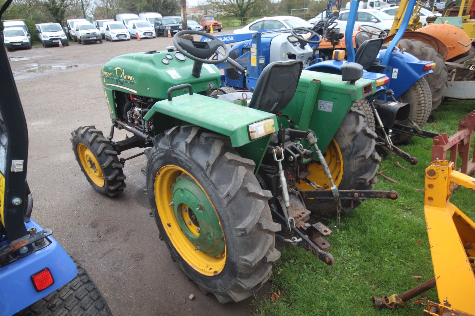 Jinma Rhino 4WD compact tractor.  Showing 201 hours. 9.5-24 rear wheels and tyres @ 80%. 6.00-16 - Image 4 of 45