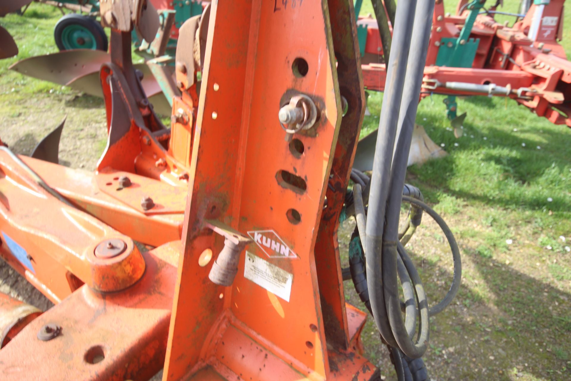 Kuhn Multimaster 121 4+1F reversible plough. Type M121 5ET. Serial number H1985. May 2002. Manual - Image 3 of 26