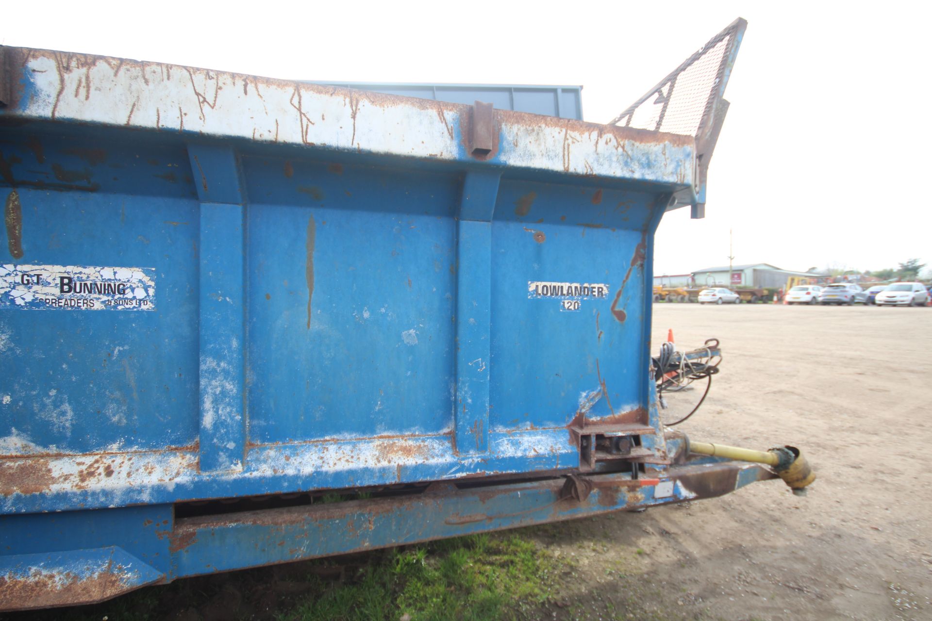 Bunning 12T single axle muck spreader. With twin vertical beaters, slurry door and removable - Image 27 of 31