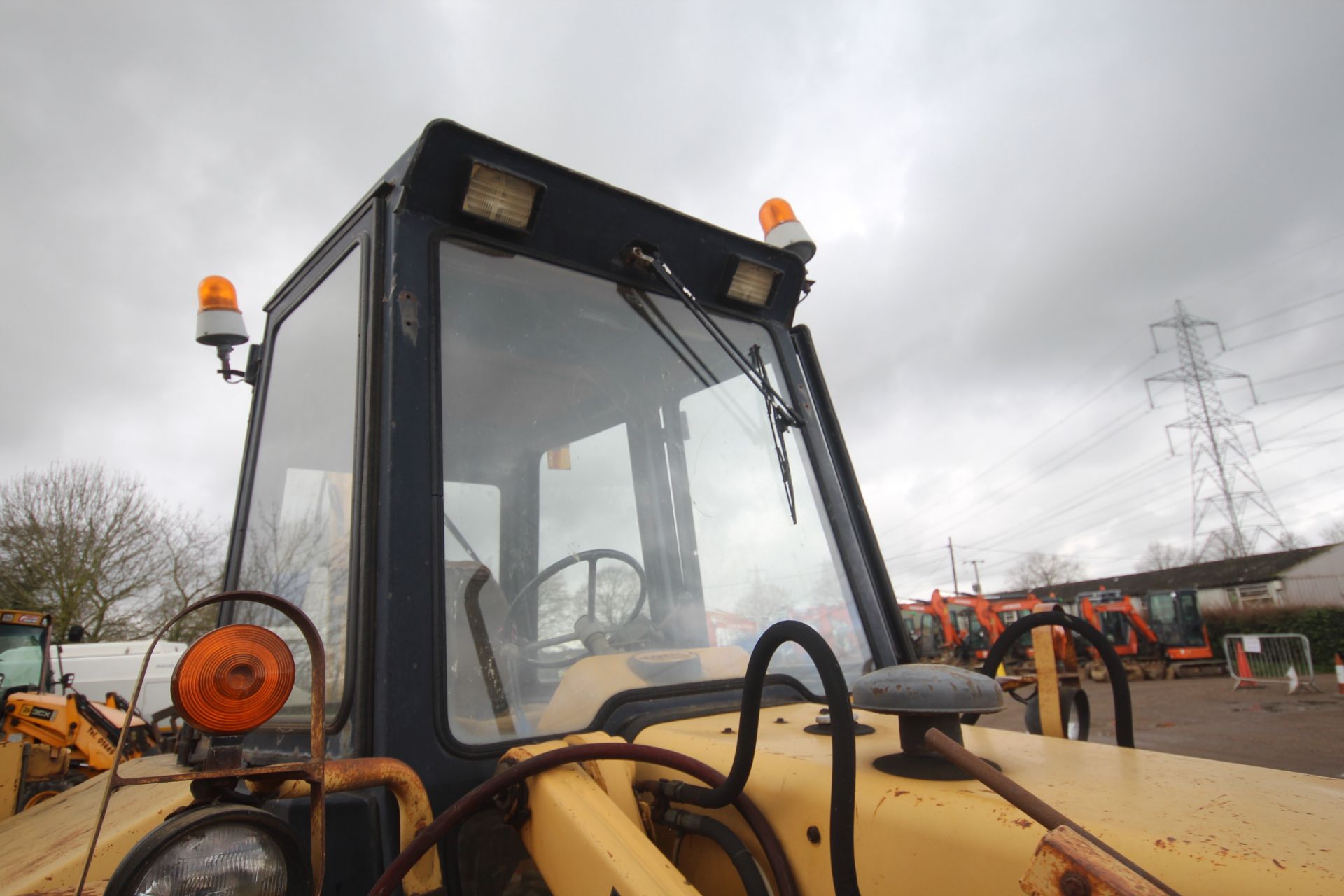 Ford 655 4WD backhoe loader. Registration F829 MVX. Date of first registration 03/10/1988. Showing - Image 21 of 87