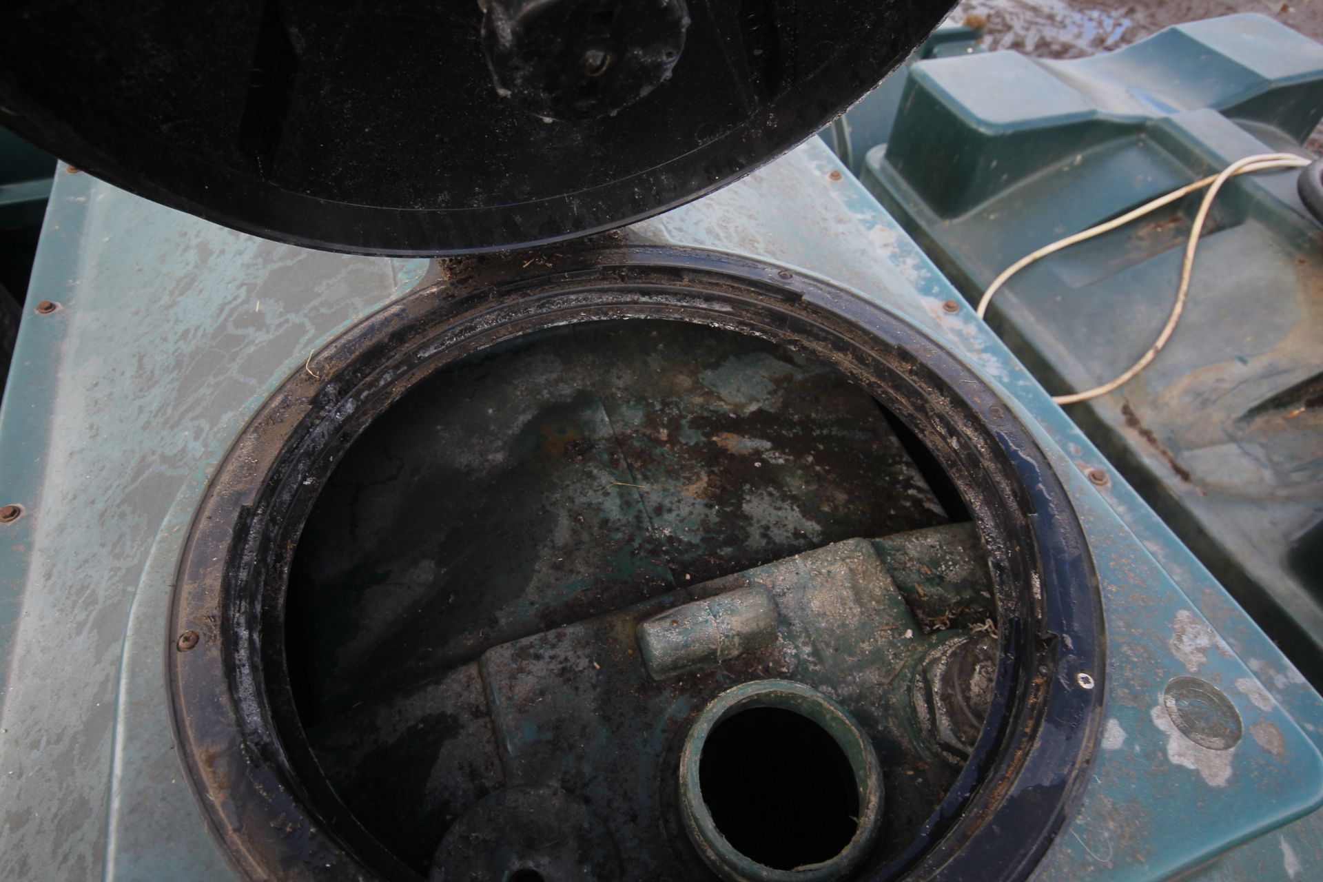 1,100L oil tank. V - Image 3 of 5