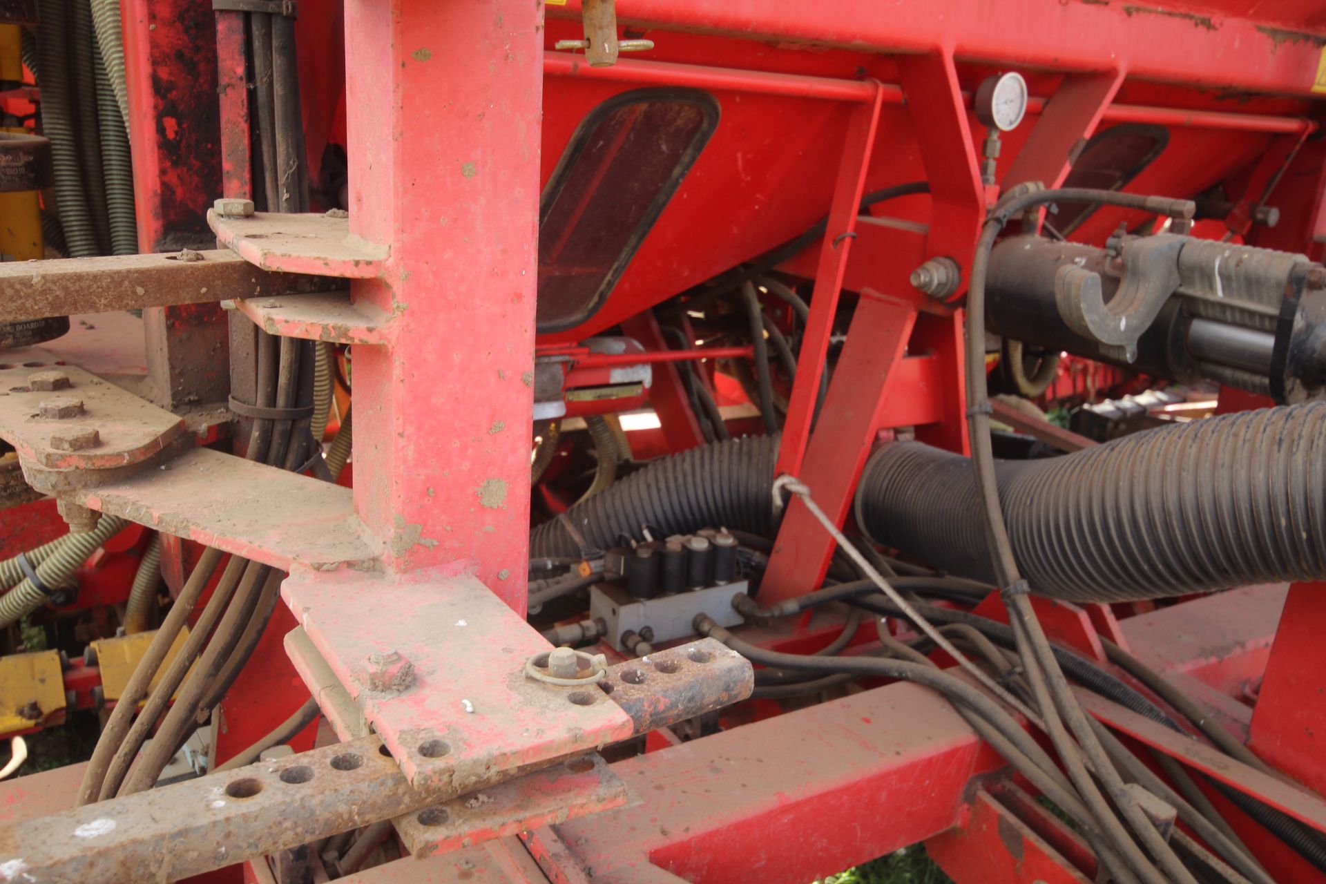 **UPDATED DESCRIPTION** Vaderstad Rapid 800F 8m disc drill. With rigid tines, levelling paddles, two - Image 45 of 60