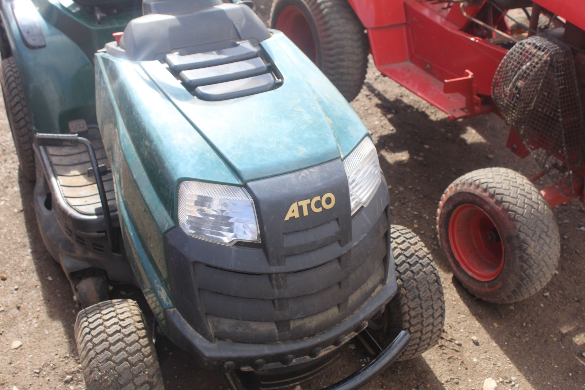 Atco GT30H hydrostatic ride-on mower. With collector. Key held. - Image 5 of 21