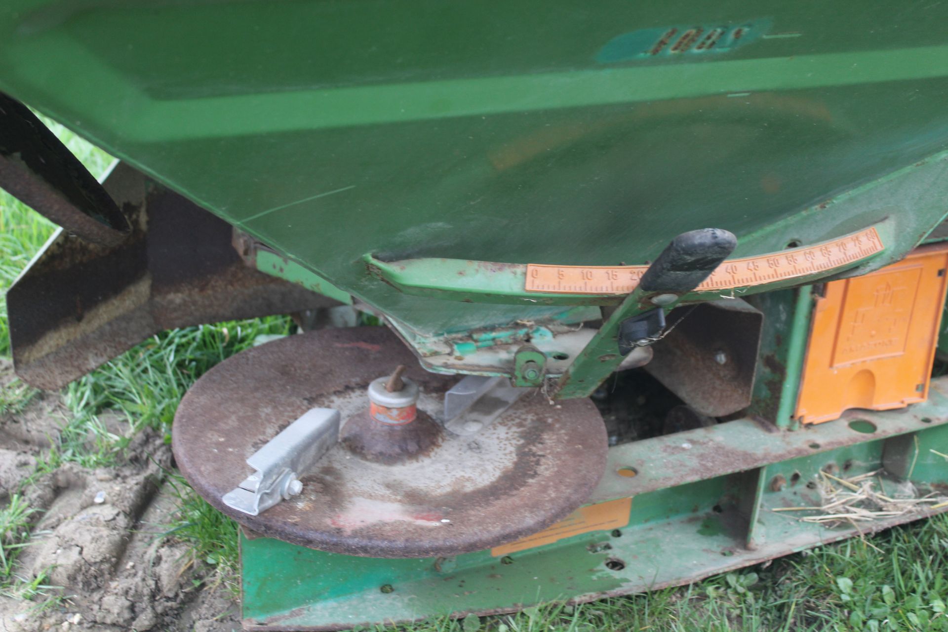 Amazone ZA-U 1001 twin disc fertiliser spreader. For sale due to retirement. V - Image 8 of 14