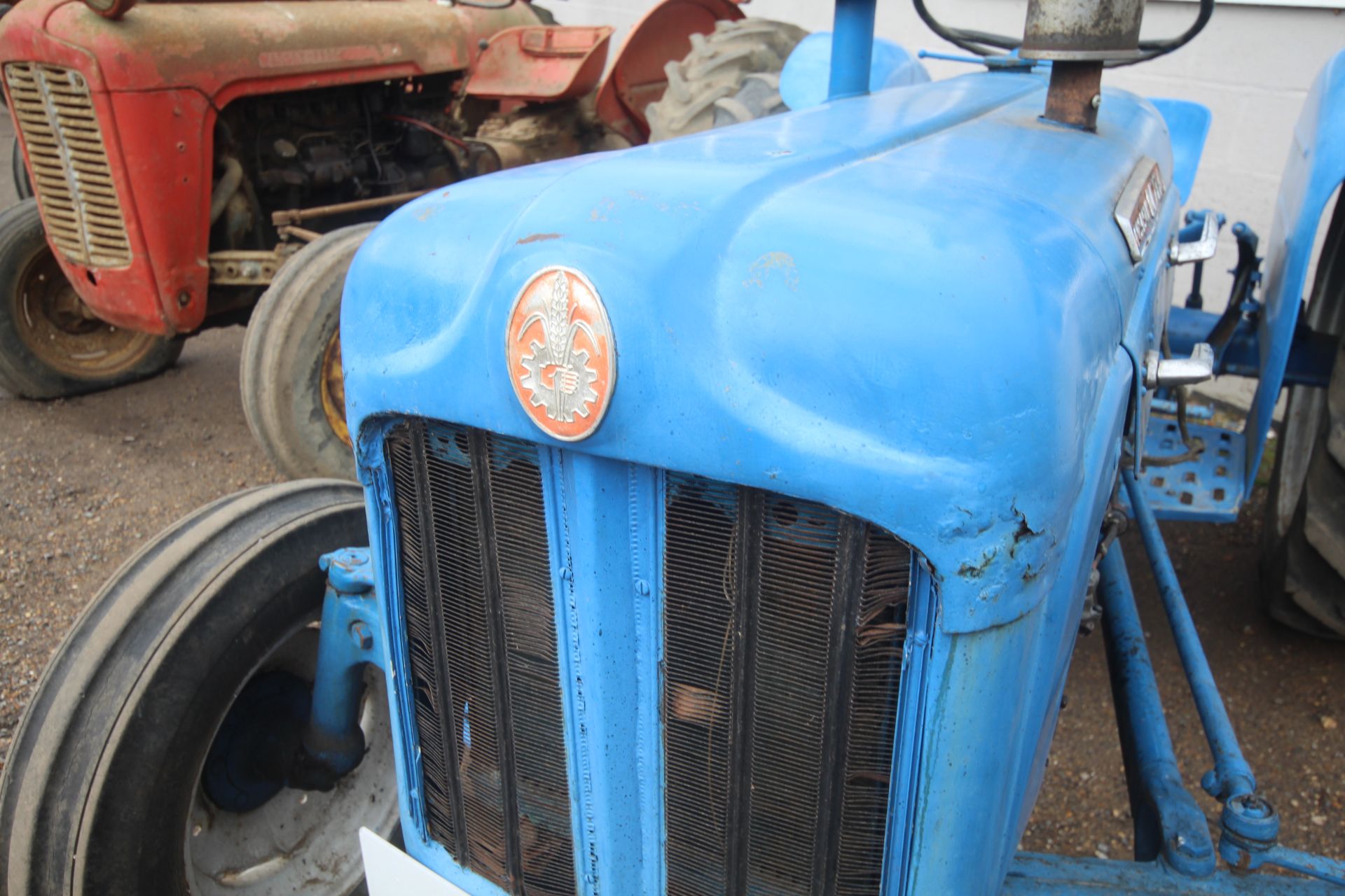 Fordson Dexta 2WD tractor. Registration 4101 PW. Date of first registration 02/02/1962. Key, V5 - Bild 5 aus 51