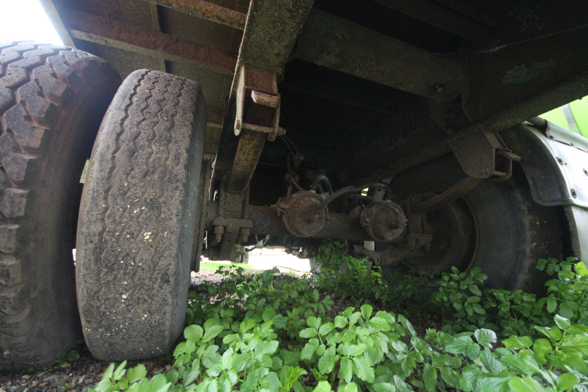 40ft twin axle straw trailer. With dolly and metal floor. V - Image 25 of 42