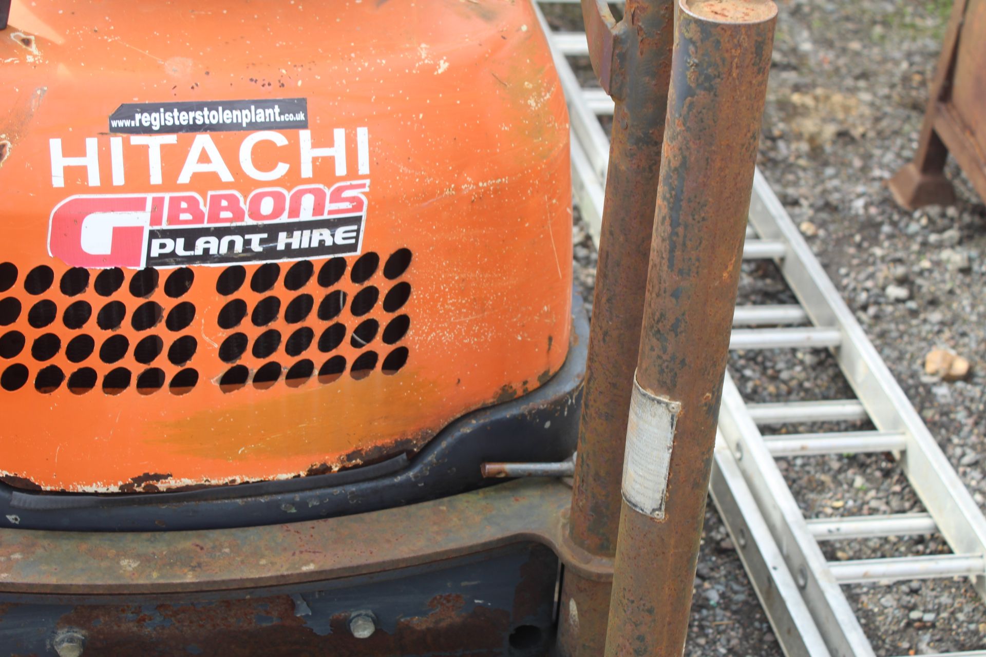 Hitachi EX8-2B 0.8T rubber track micro excavator. 2003. 2,209 hours. Serial number 1AGP004974. - Image 27 of 41