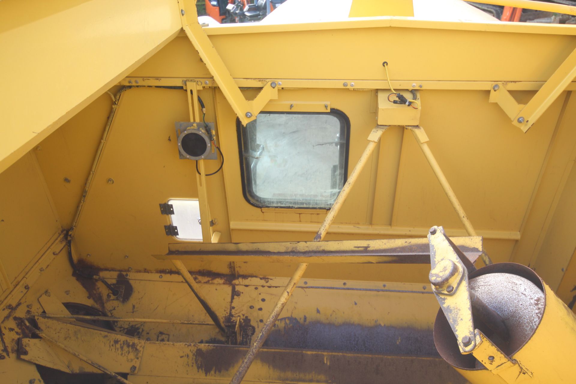 New Holland TX65 5 straw walker combine harvester. Registration N887 SKS. Date of first registration - Image 86 of 163