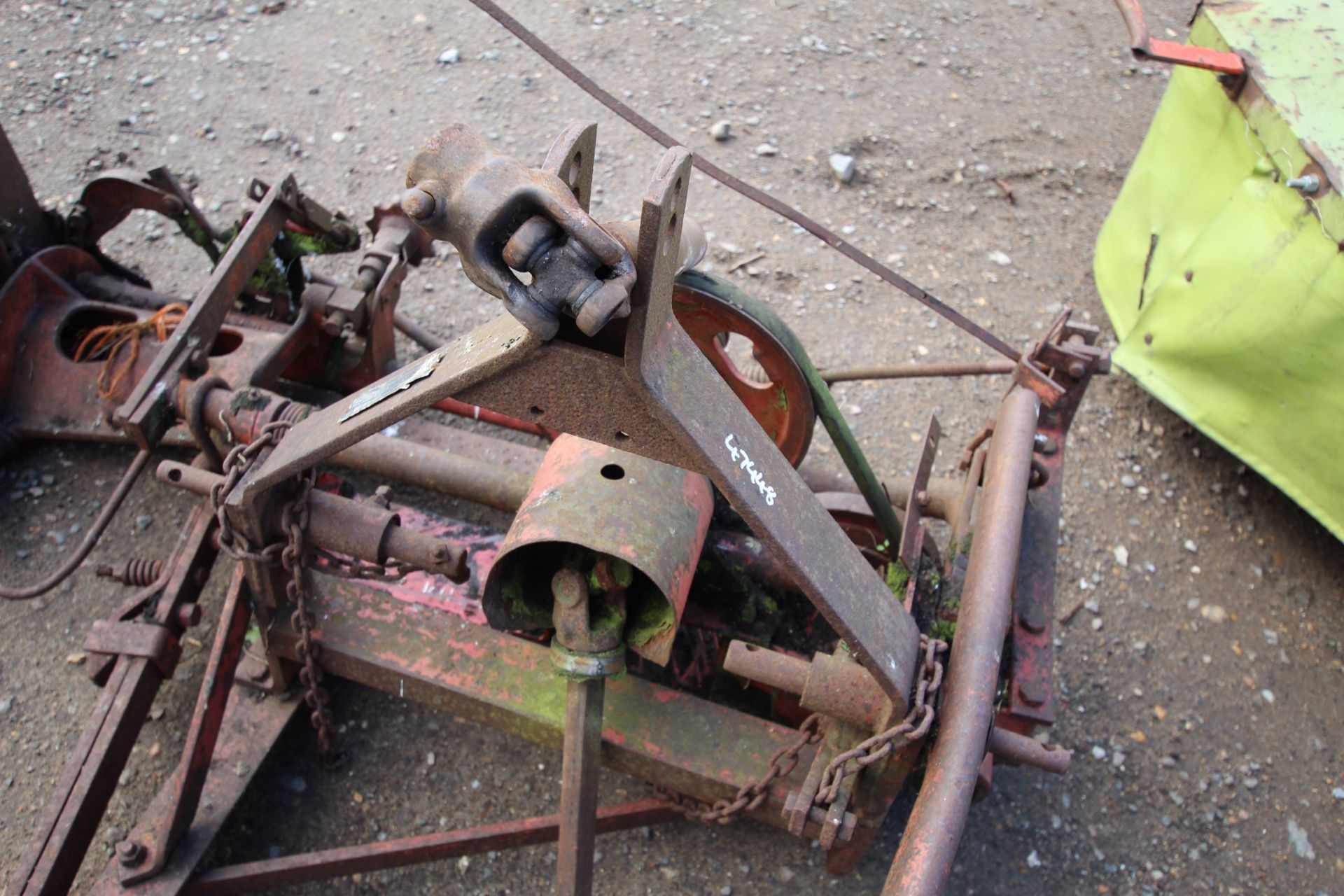 **CATALOGUE CHANGE** International B23 finger bar mower. From a Local Deceased estate. V - Image 2 of 10