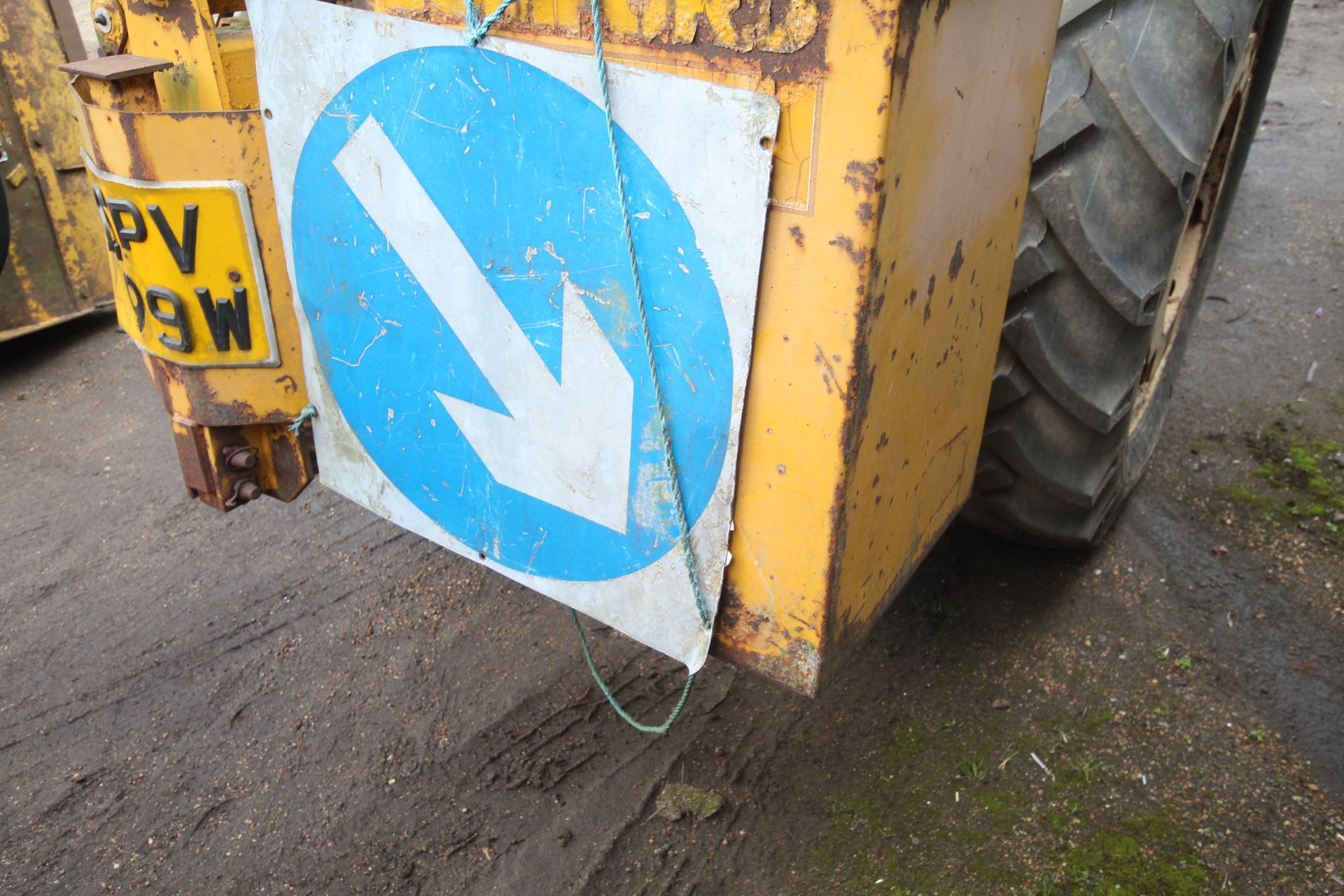 International 248 2WD tractor. Registration SPV 499W. Date of first registration 01/06/1981. Showing - Image 38 of 73