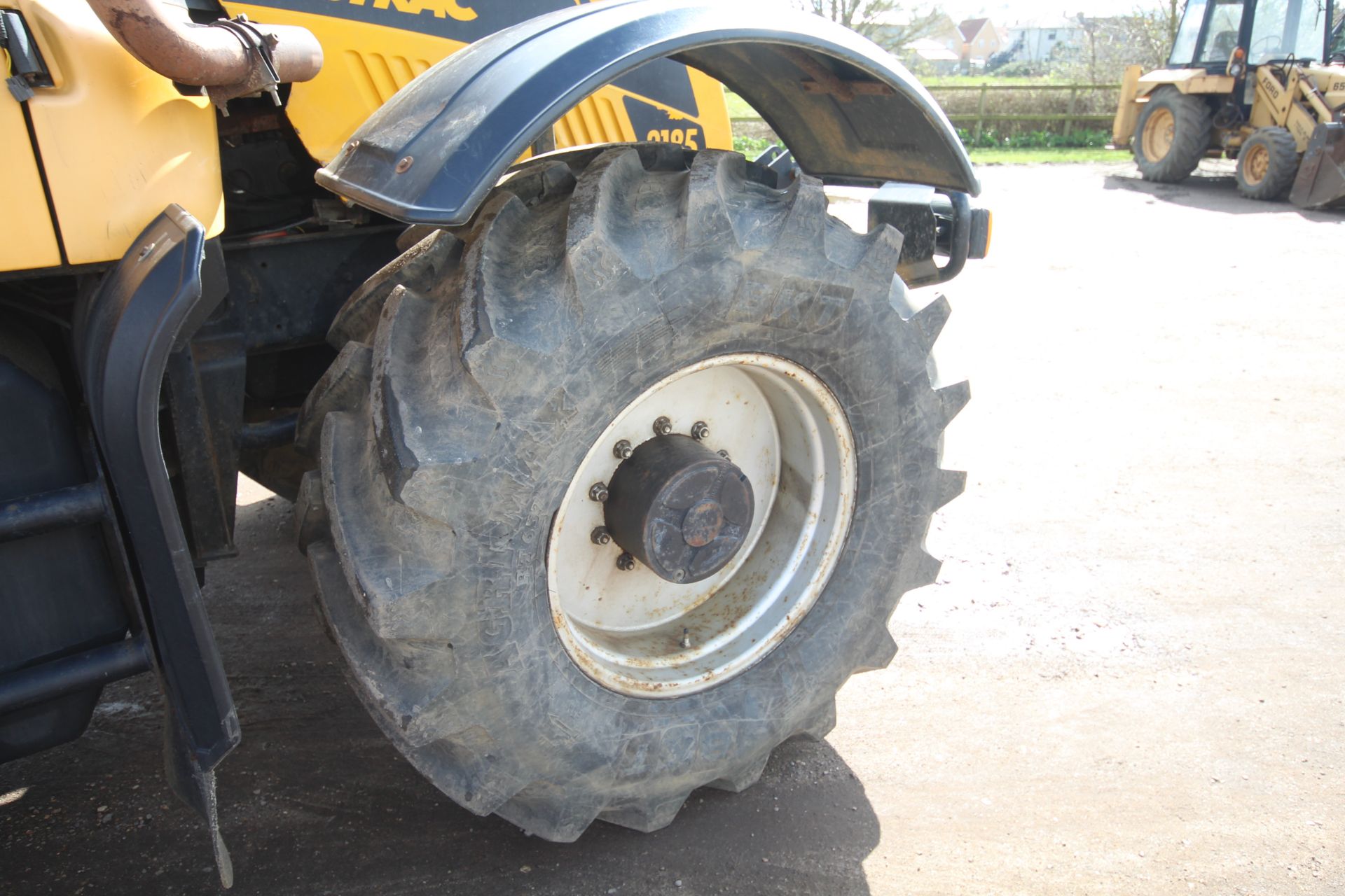 JCB Fastrac 3185 Autoshift 4WD tractor. Registration X642 AHT. Date of first registration 04/09/ - Image 47 of 71