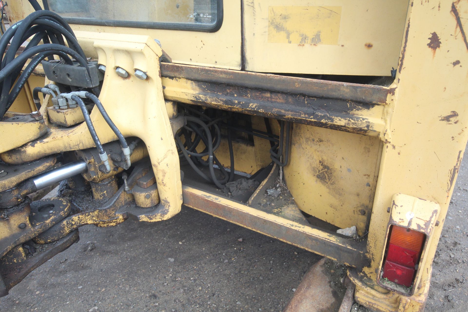 Ford 655 4WD backhoe loader. Registration F829 MVX. Date of first registration 03/10/1988. Showing - Image 32 of 87