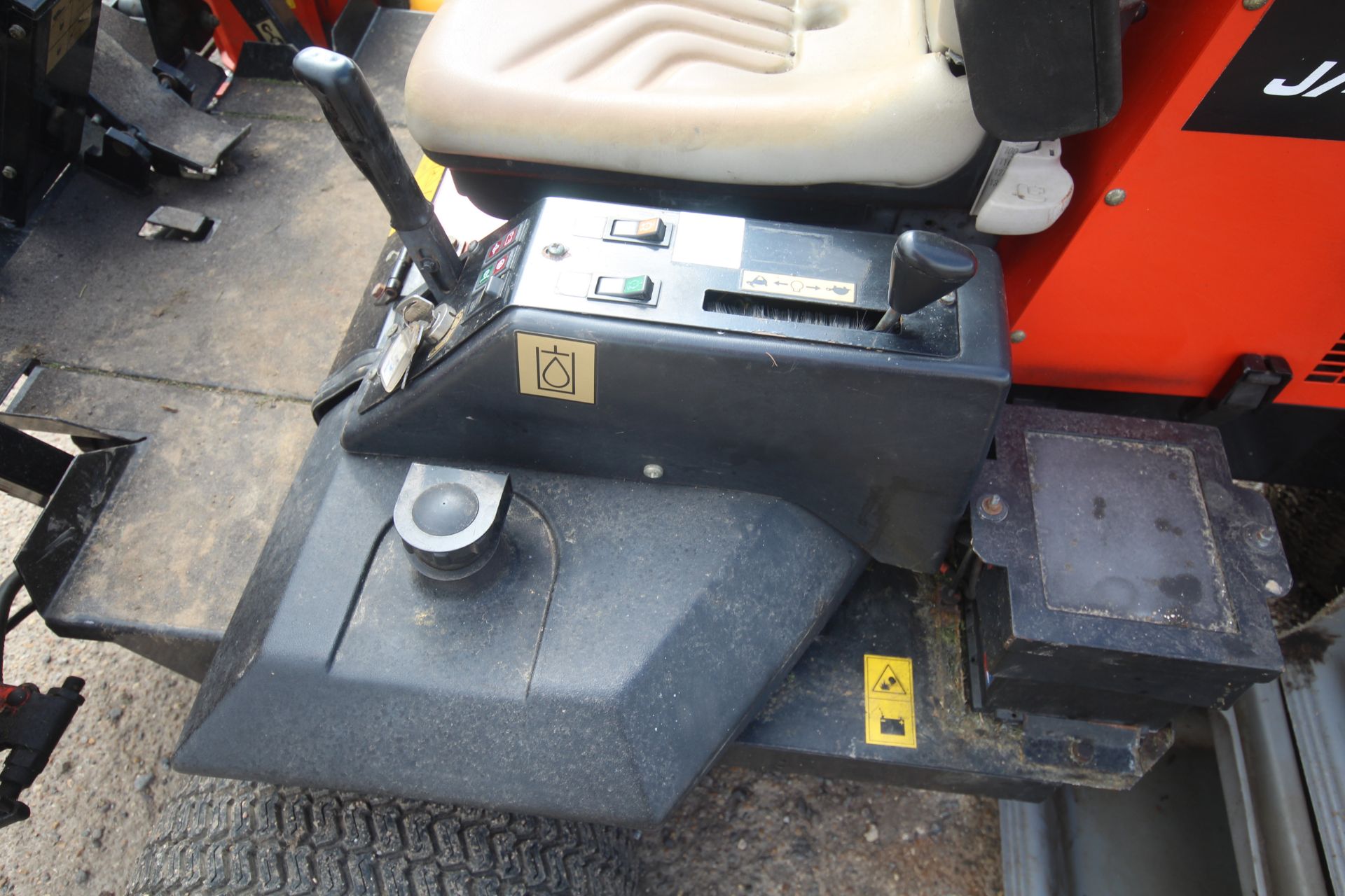 Ransomes Jacobson T-Plex 185 D 3WD triple gang fine-cut ride-on mower. 2,690 hours. With - Image 20 of 24