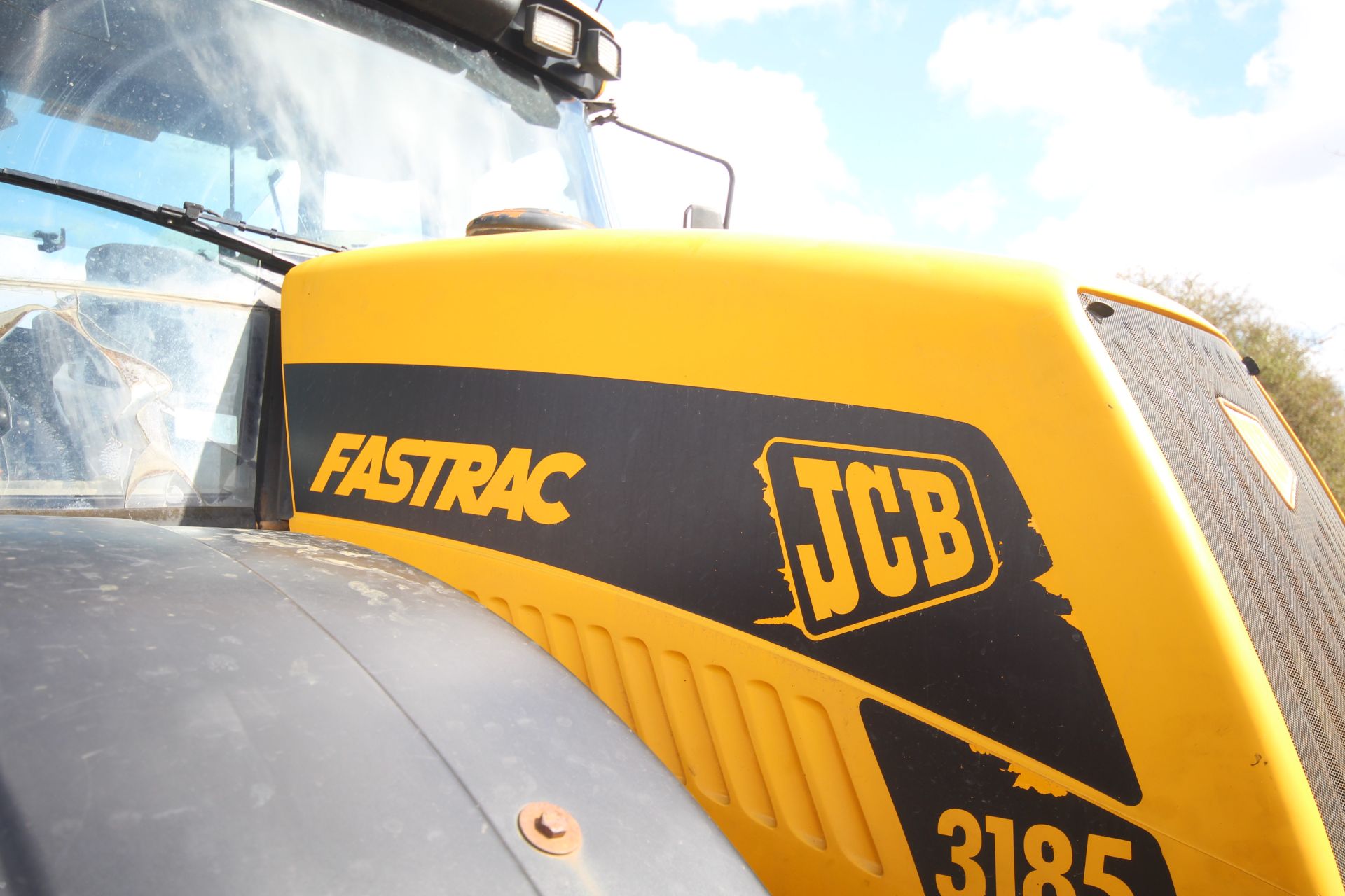JCB Fastrac 3185 Autoshift 4WD tractor. Registration X642 AHT. Date of first registration 04/09/ - Image 50 of 71