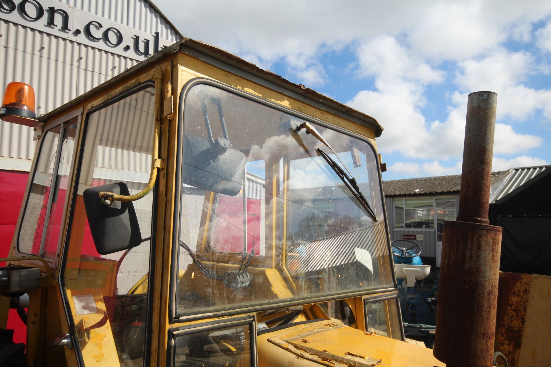 International 2400 Series A 2WD tractor. Registration GDX 955N. Date of first registration 01/11/ - Image 42 of 66