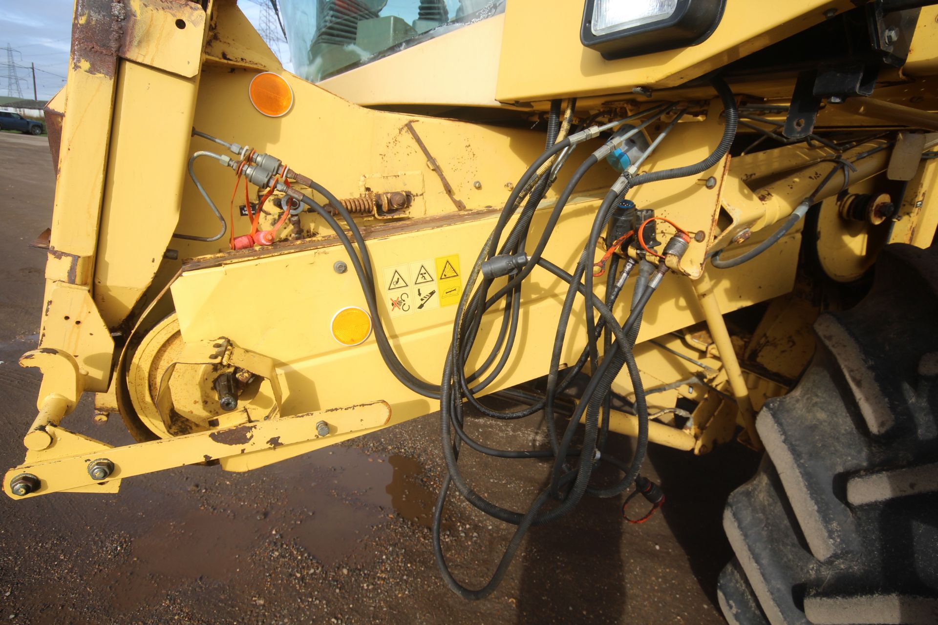 New Holland TX65 5 straw walker combine harvester. Registration N887 SKS. Date of first registration - Image 18 of 163