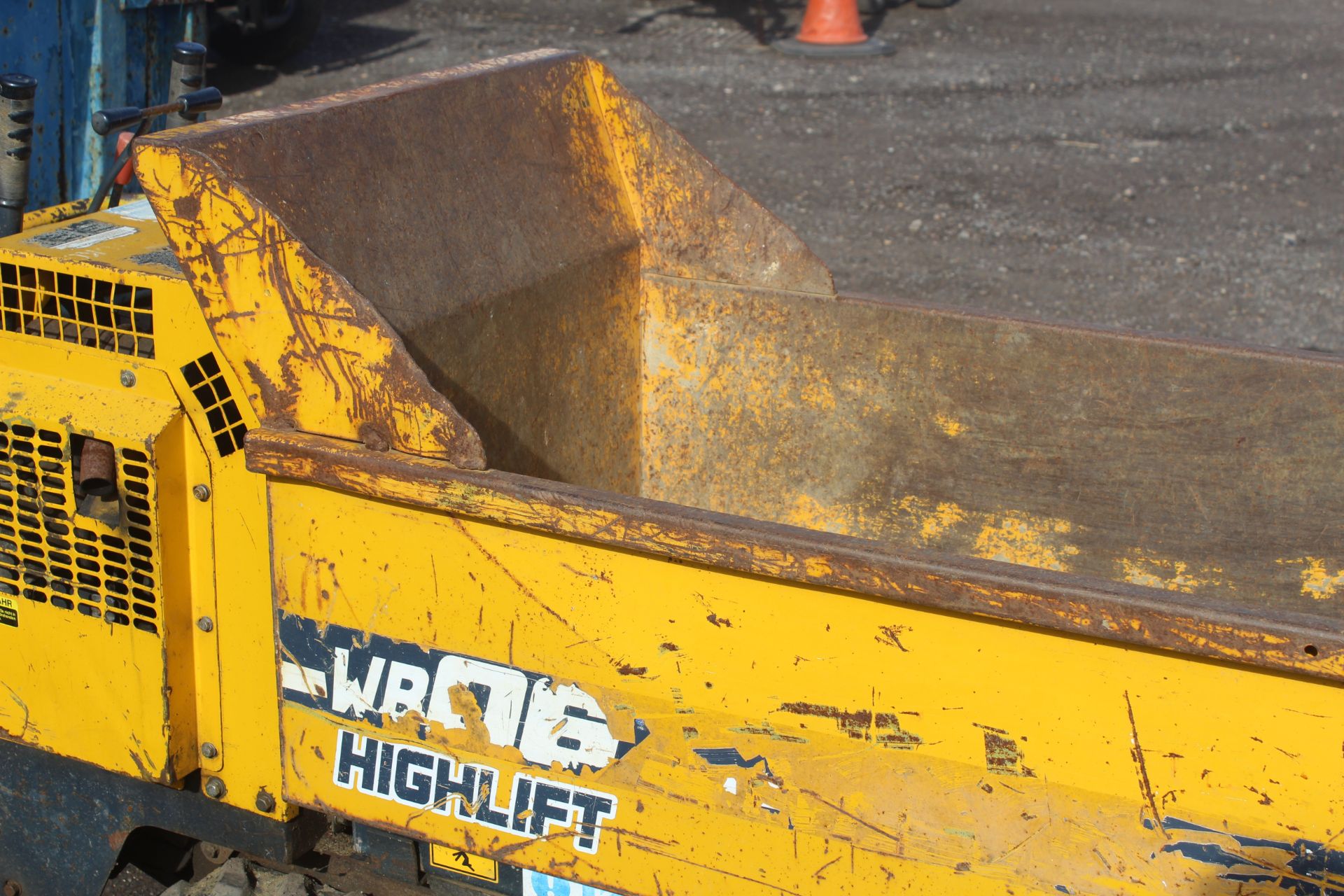 WB06 HighLift tracked pedestrian high tip dumper. 3,318 hours. With Kubota diesel engine. Key held. - Bild 18 aus 35