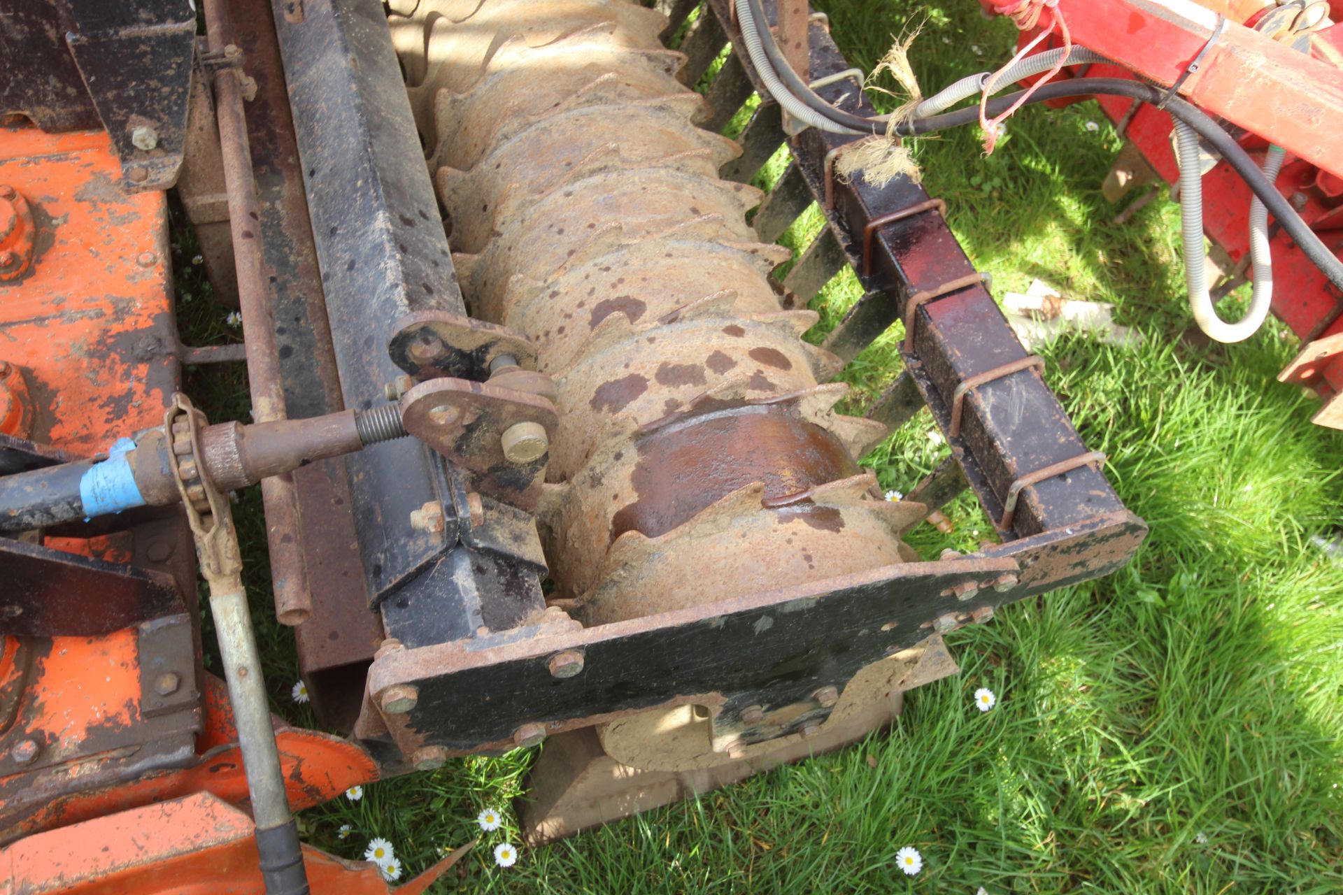 Maschio 4m power harrow. With packer. Piggybacked with Vicon LZ505 Suffolk coulter drill. 1995. With - Image 8 of 52