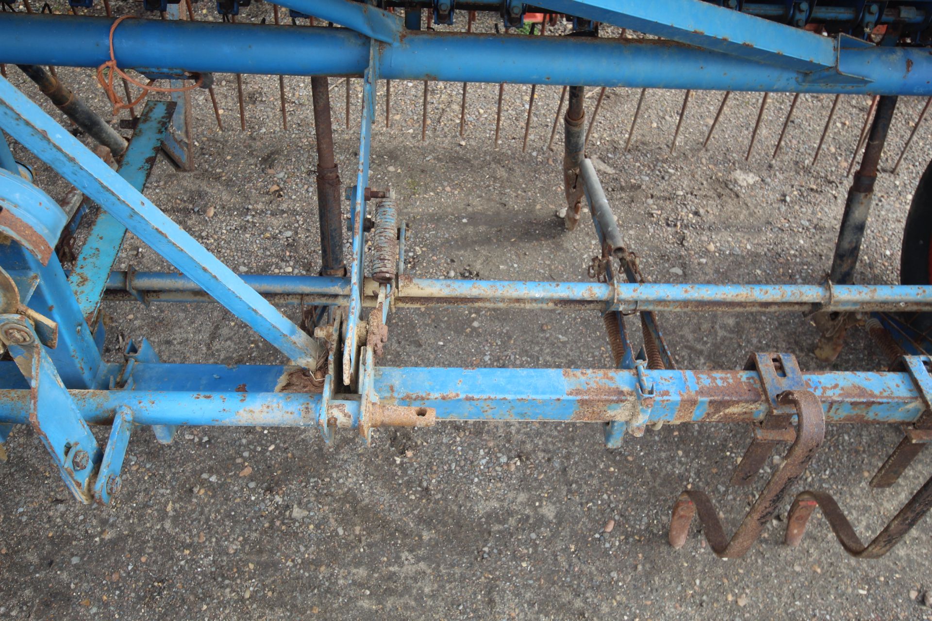 Nordsten 3m spring tine drill. Previously used for maize. Manual held. V - Image 4 of 56