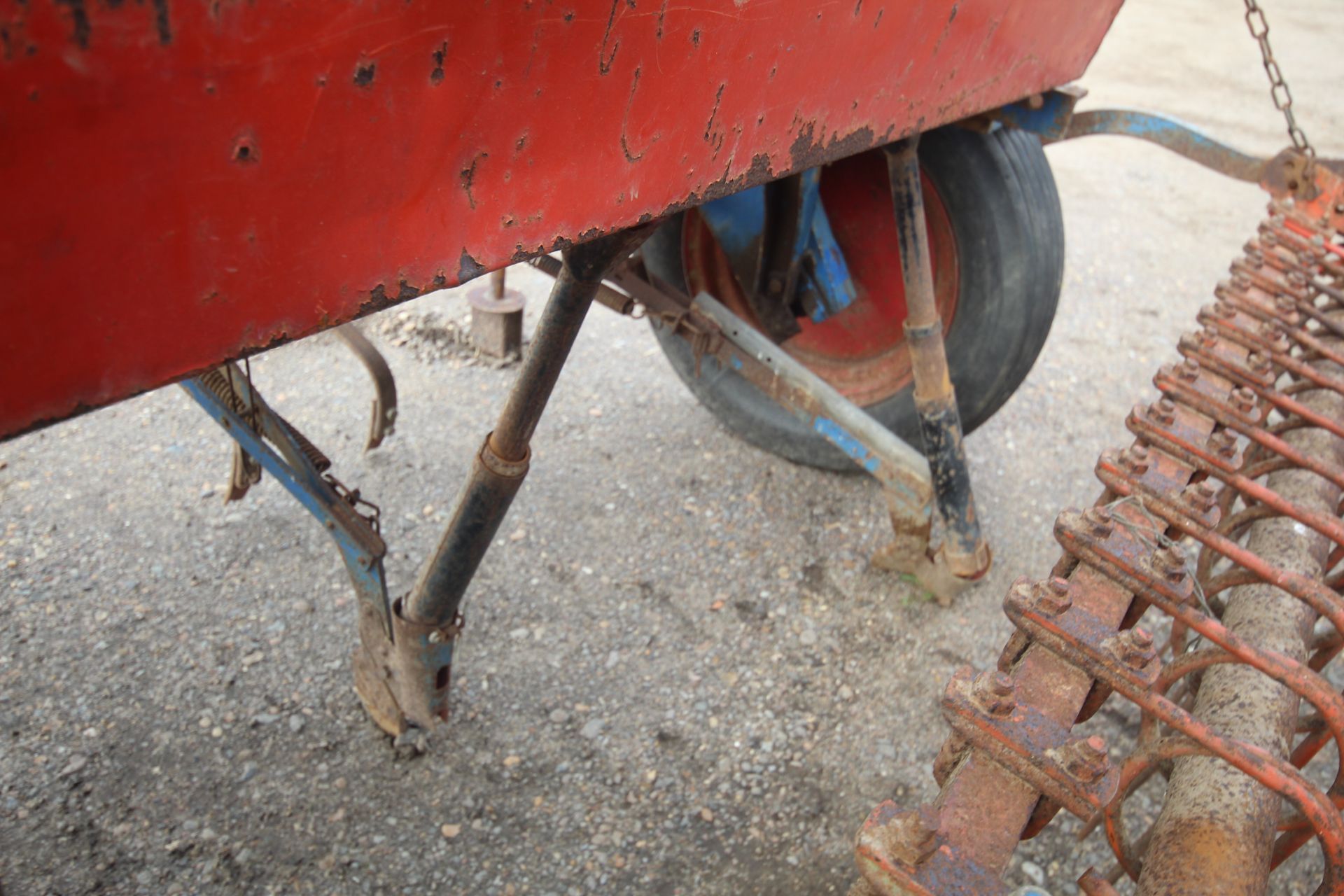 Nordsten 3m spring tine drill. Previously used for maize. Manual held. V - Image 17 of 56