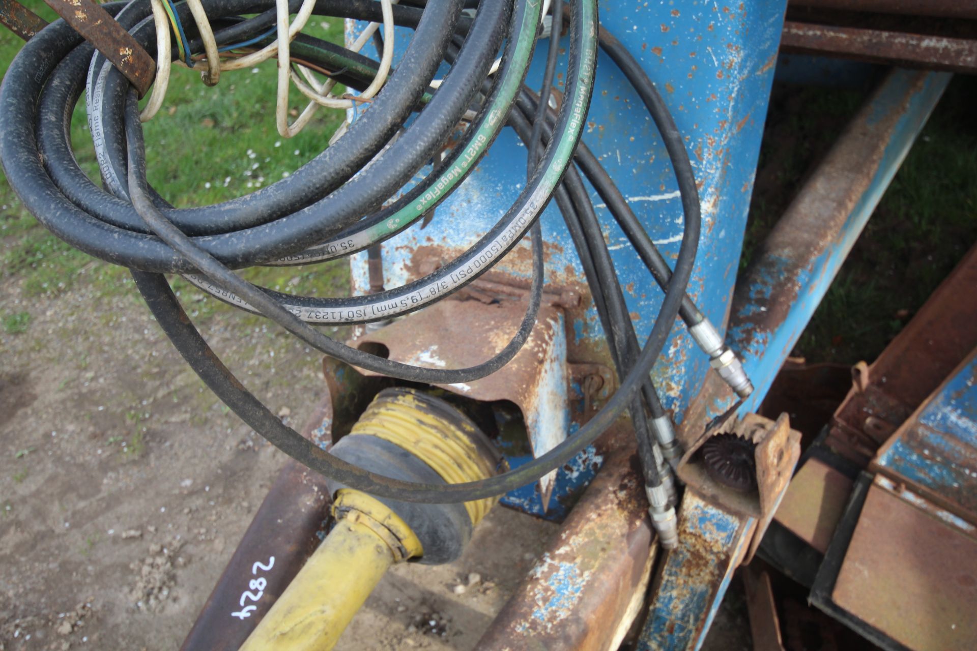 Bunning 12T single axle muck spreader. With twin vertical beaters, slurry door and removable - Image 9 of 31