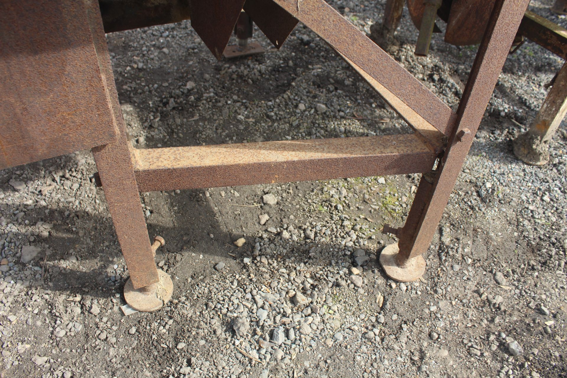Dening linkage mounted PTO driven saw bench. V - Bild 4 aus 8