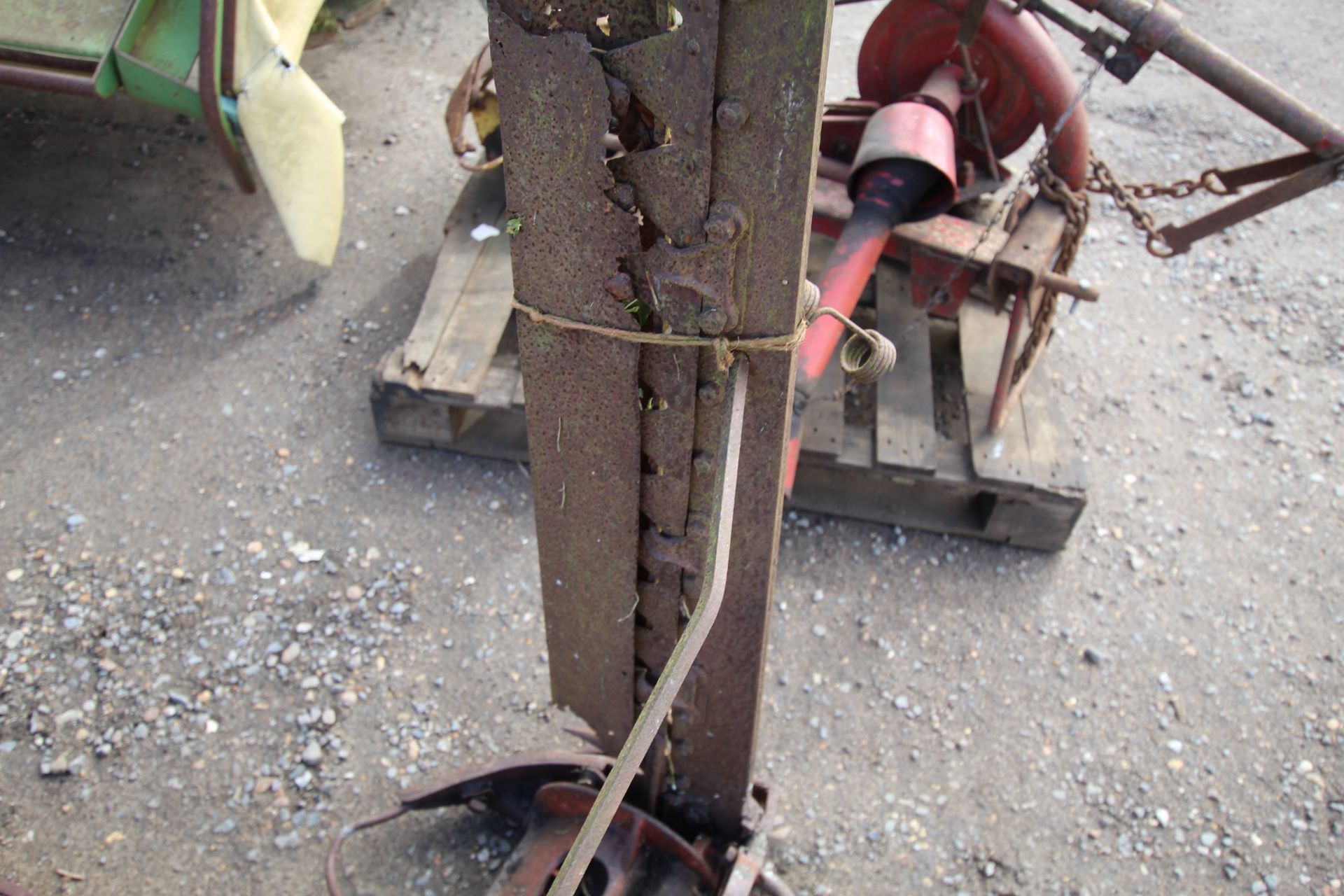 **CATALOGUE CHANGE** International B23 finger bar mower. From a Local Deceased estate. V - Image 8 of 10