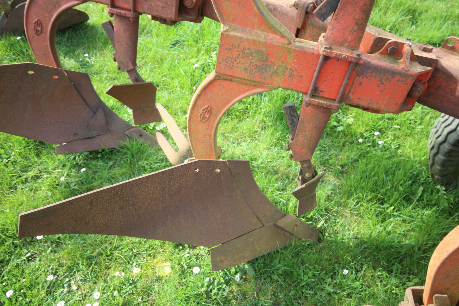 Gregoire Besson 5+1F reversible plough. 1997. One farm from new. V - Image 15 of 24