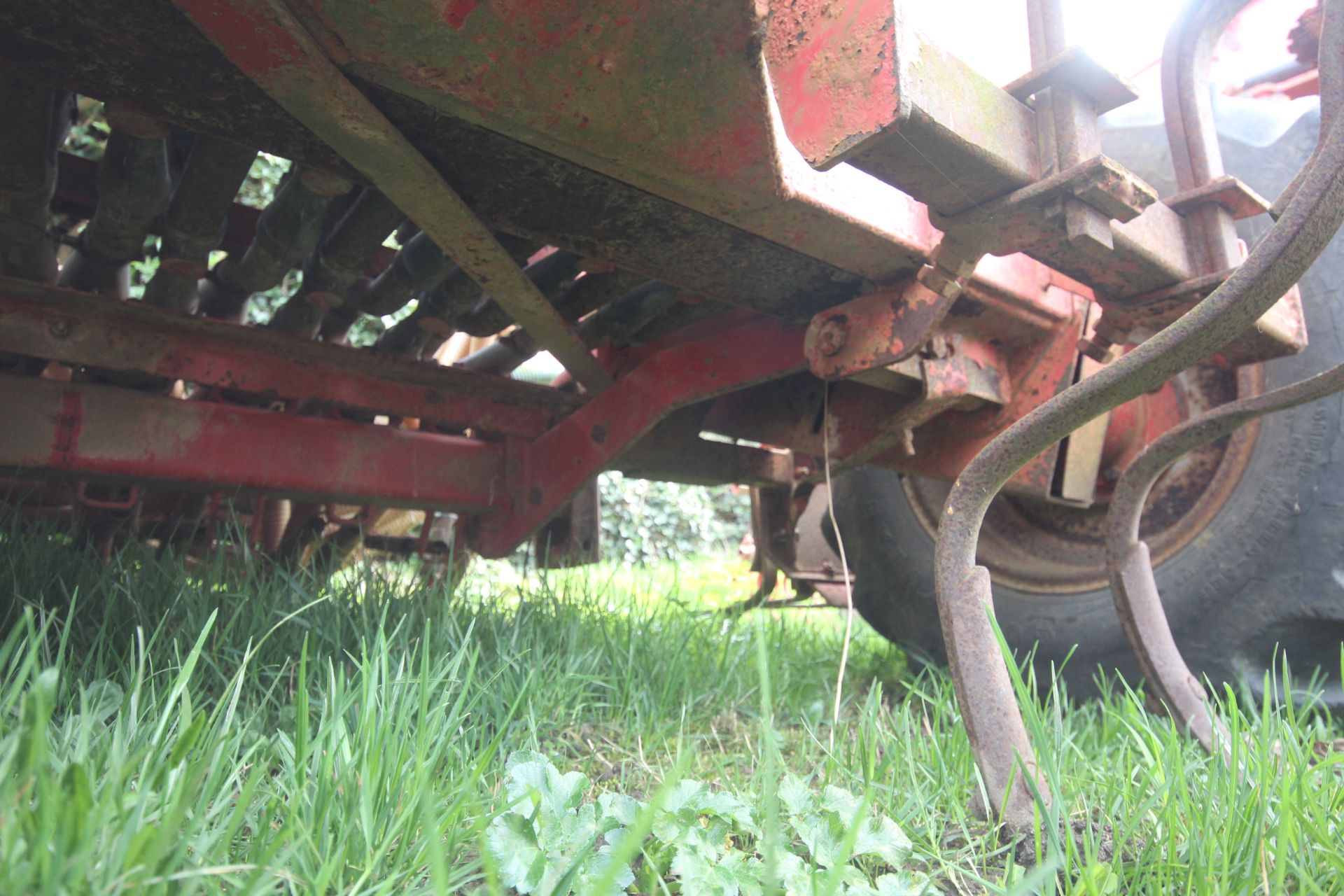 Massey Ferguson/ Vicon LZ510 hydraulic folding Suffolk coulter drill. - Image 7 of 25