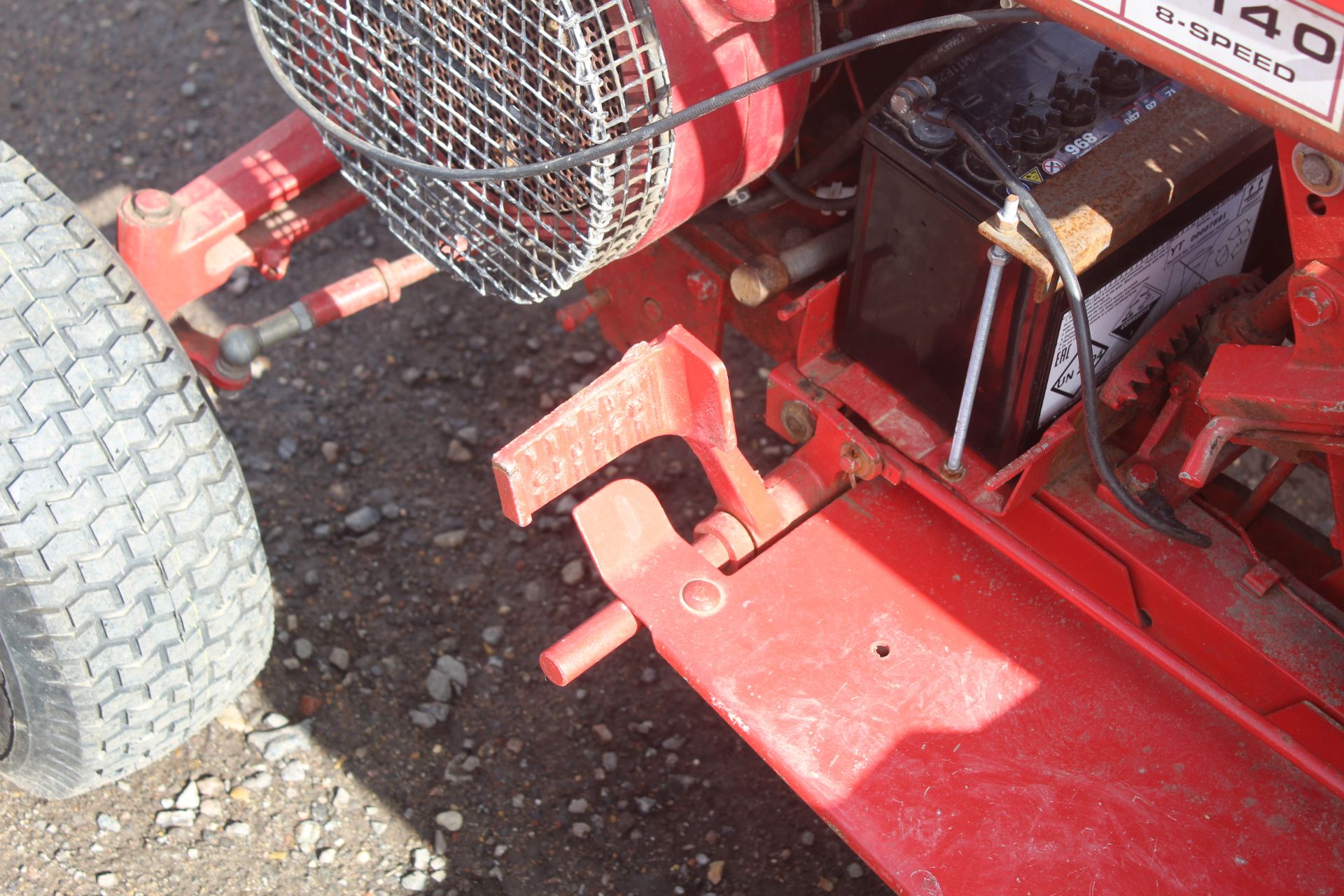Wheel Horse garden tractor. Key held - Image 16 of 18