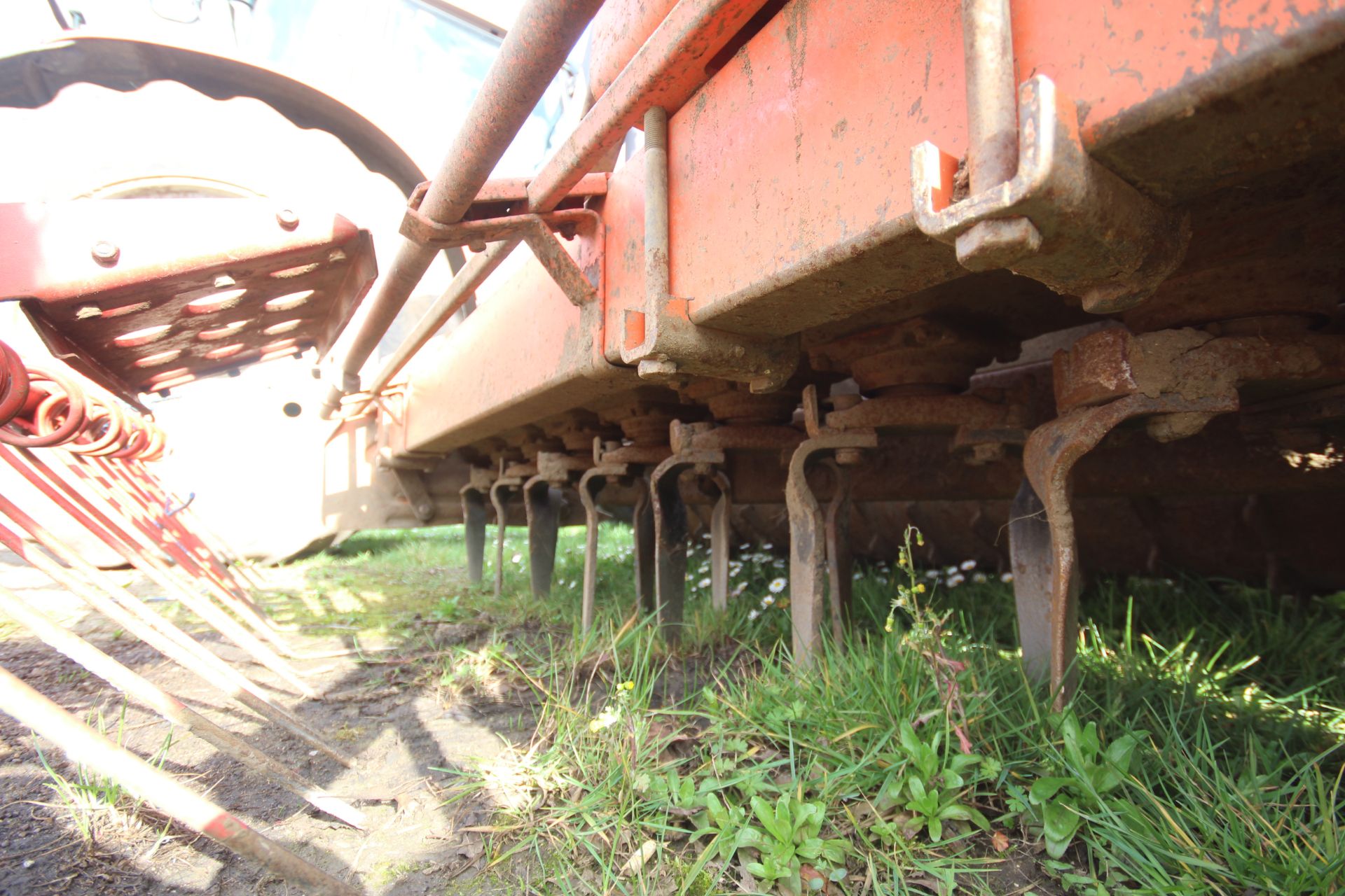 Maschio 4m power harrow. With packer. Piggybacked with Vicon LZ505 Suffolk coulter drill. 1995. With - Image 18 of 52