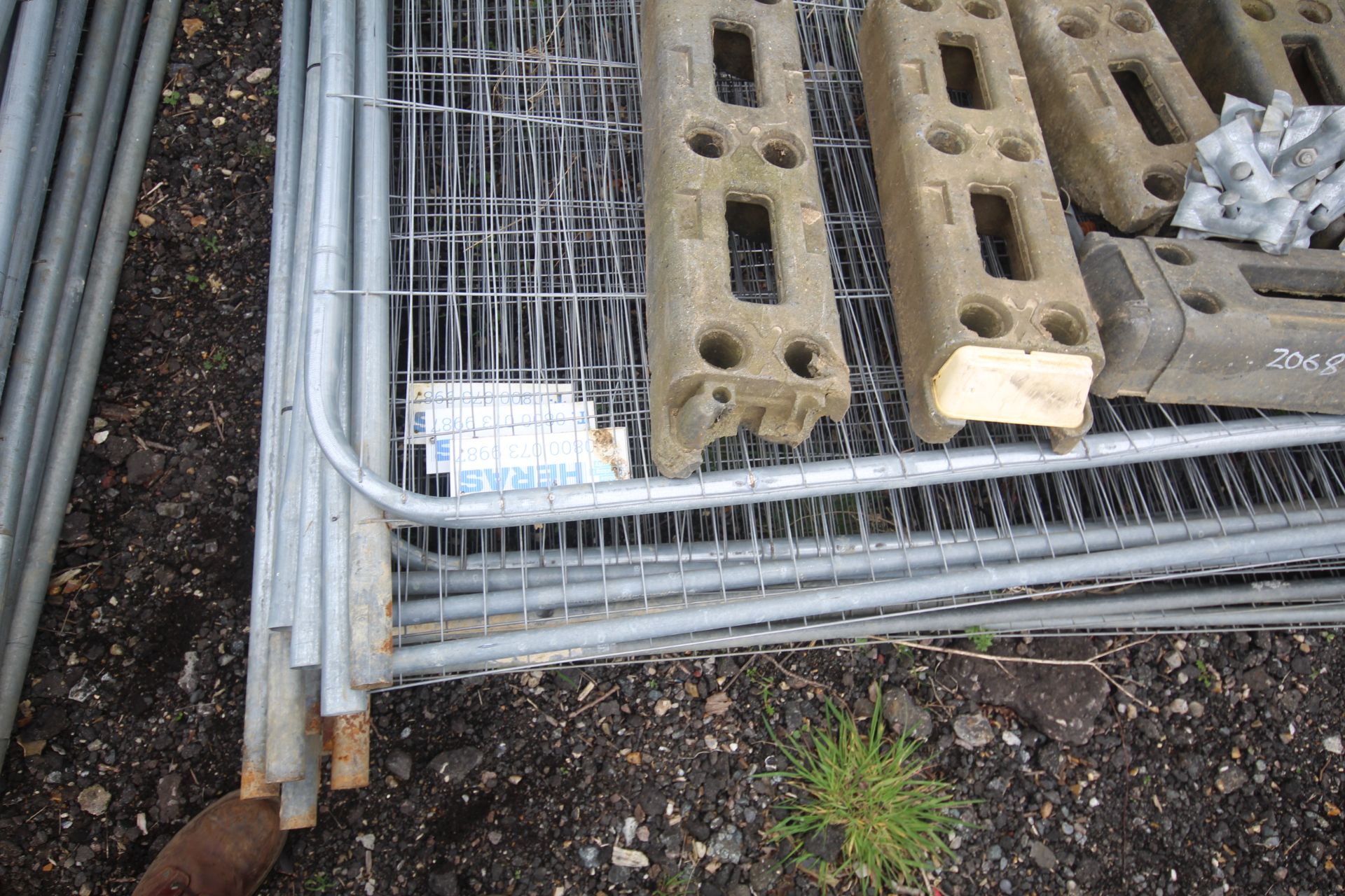 Quantity of Heras fence panels, clips and feet. - Image 2 of 8