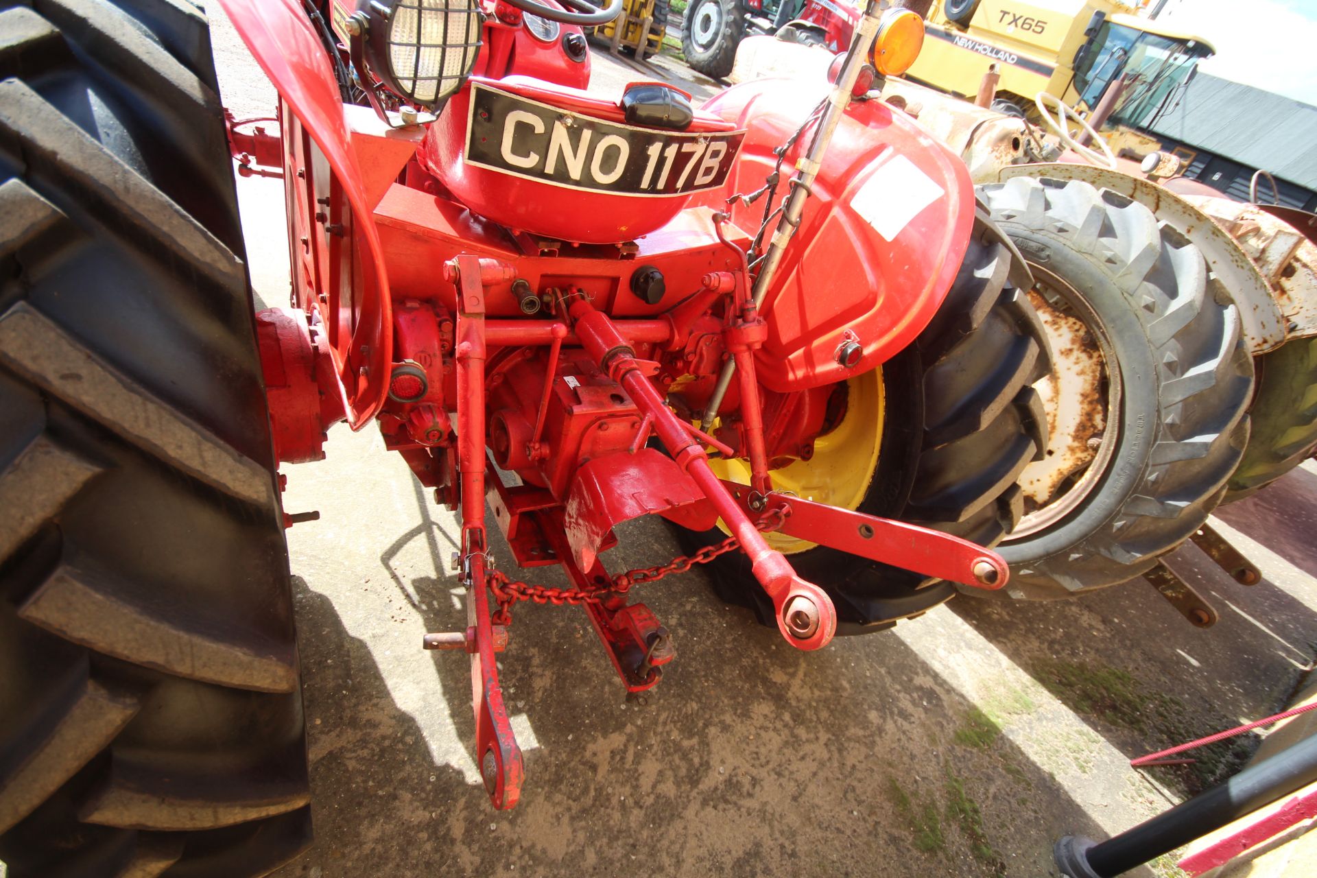 David Brown 990 Implematic live drive 2WD tractor. Registration CNO 117B. Date of first registration - Image 19 of 43