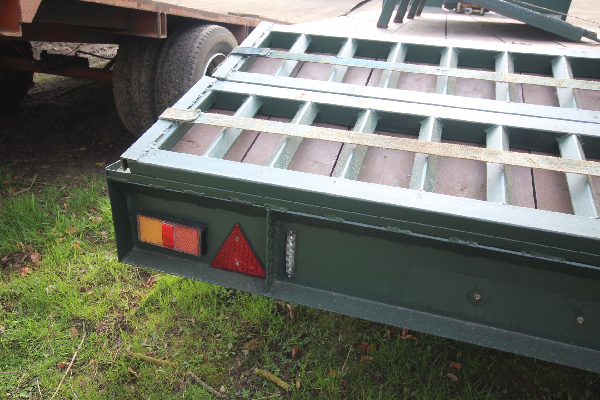 16ft twin axle engineer-built beaver tail low loader. With cheese wedge, ramps, oil brakes and - Image 17 of 20