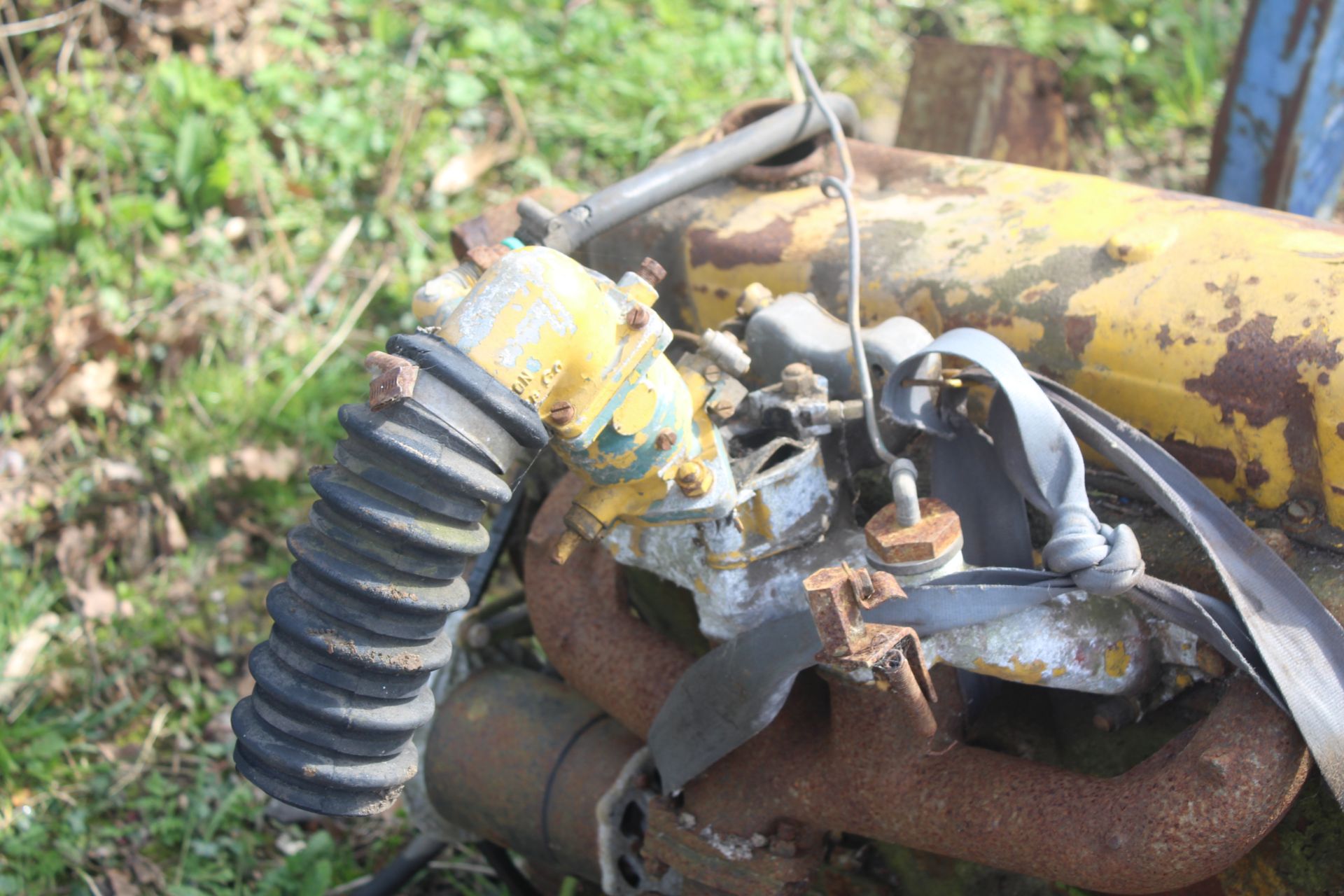 Fordson Major petrol engine. Previously used on gas in forklift. For spares or repair. V - Image 2 of 8