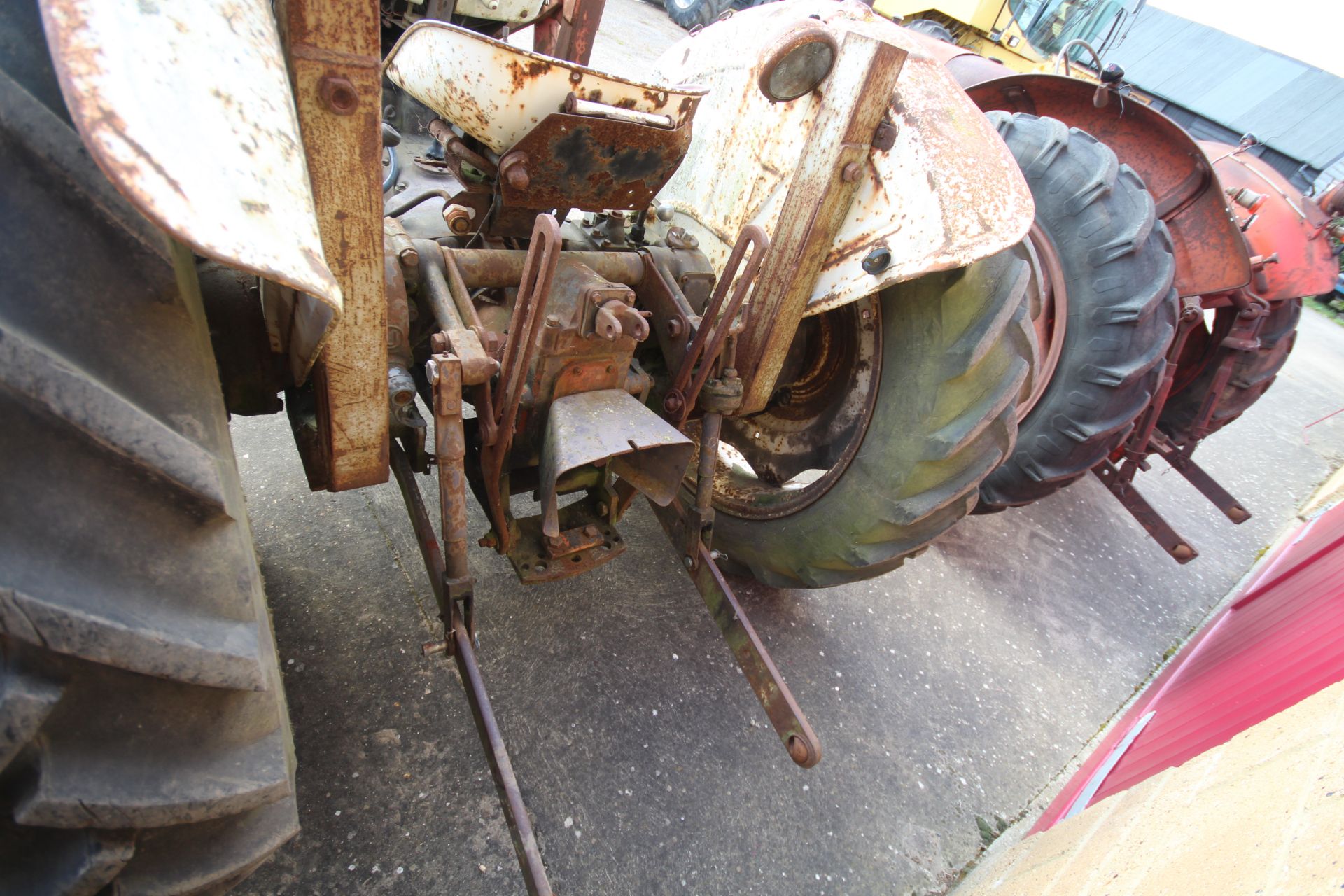 David Brown 990 Selectamatic 2WD tractor. Vendor reports that it starts runs and drives but requires - Image 17 of 45