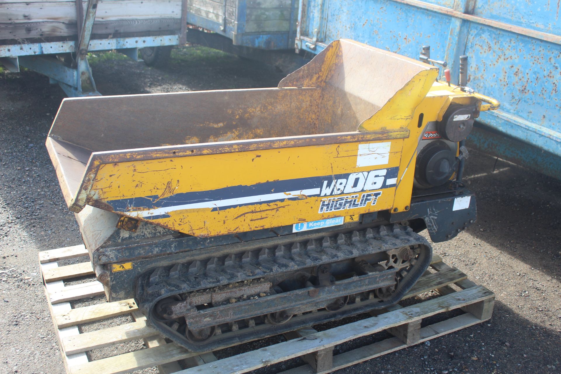 WB06 HighLift tracked pedestrian high tip dumper. 3,318 hours. With Kubota diesel engine. Key held.