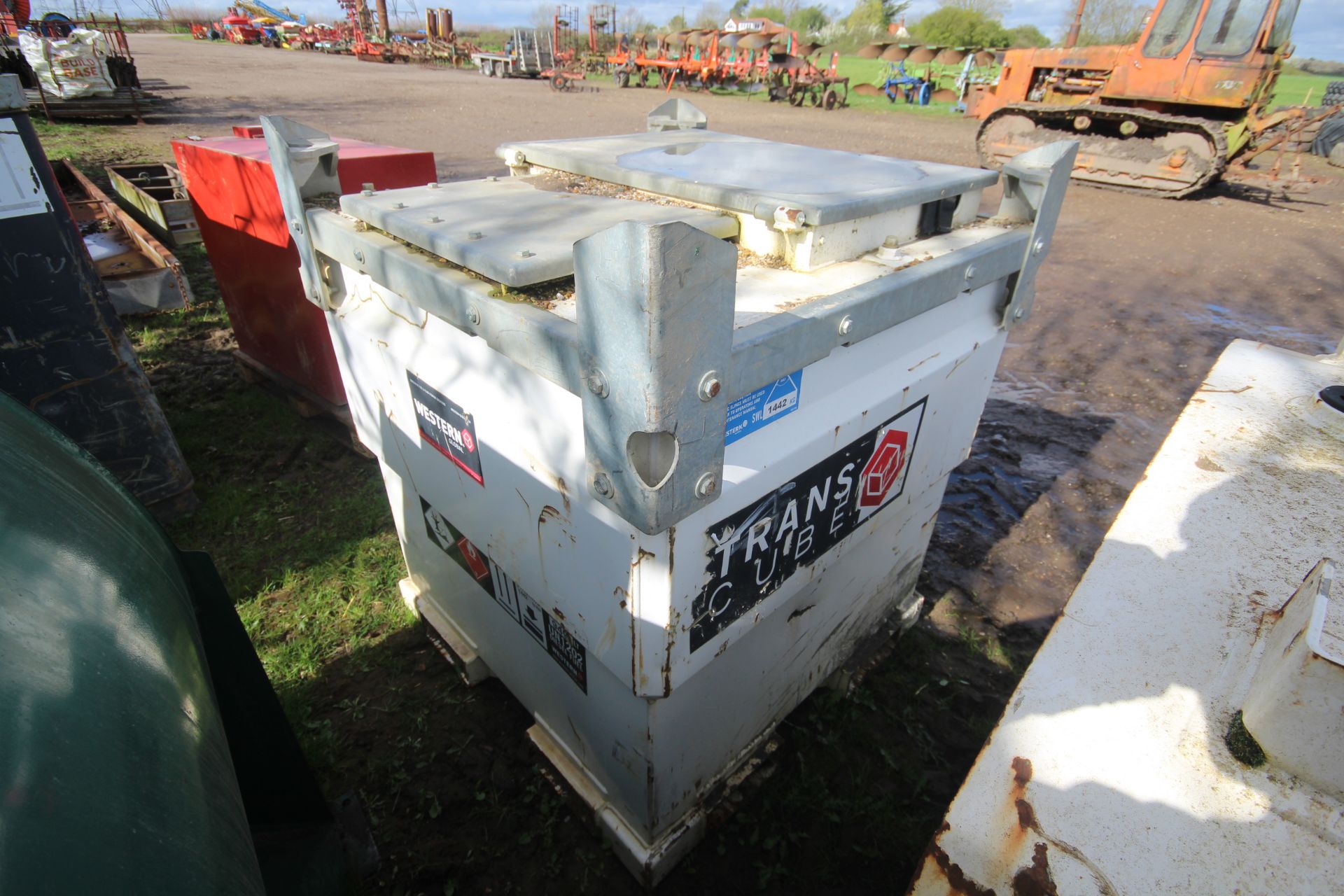 Western 949L bunded fuel cube. 2018. With manual pump. For sale on behalf of the Directors, - Bild 2 aus 10