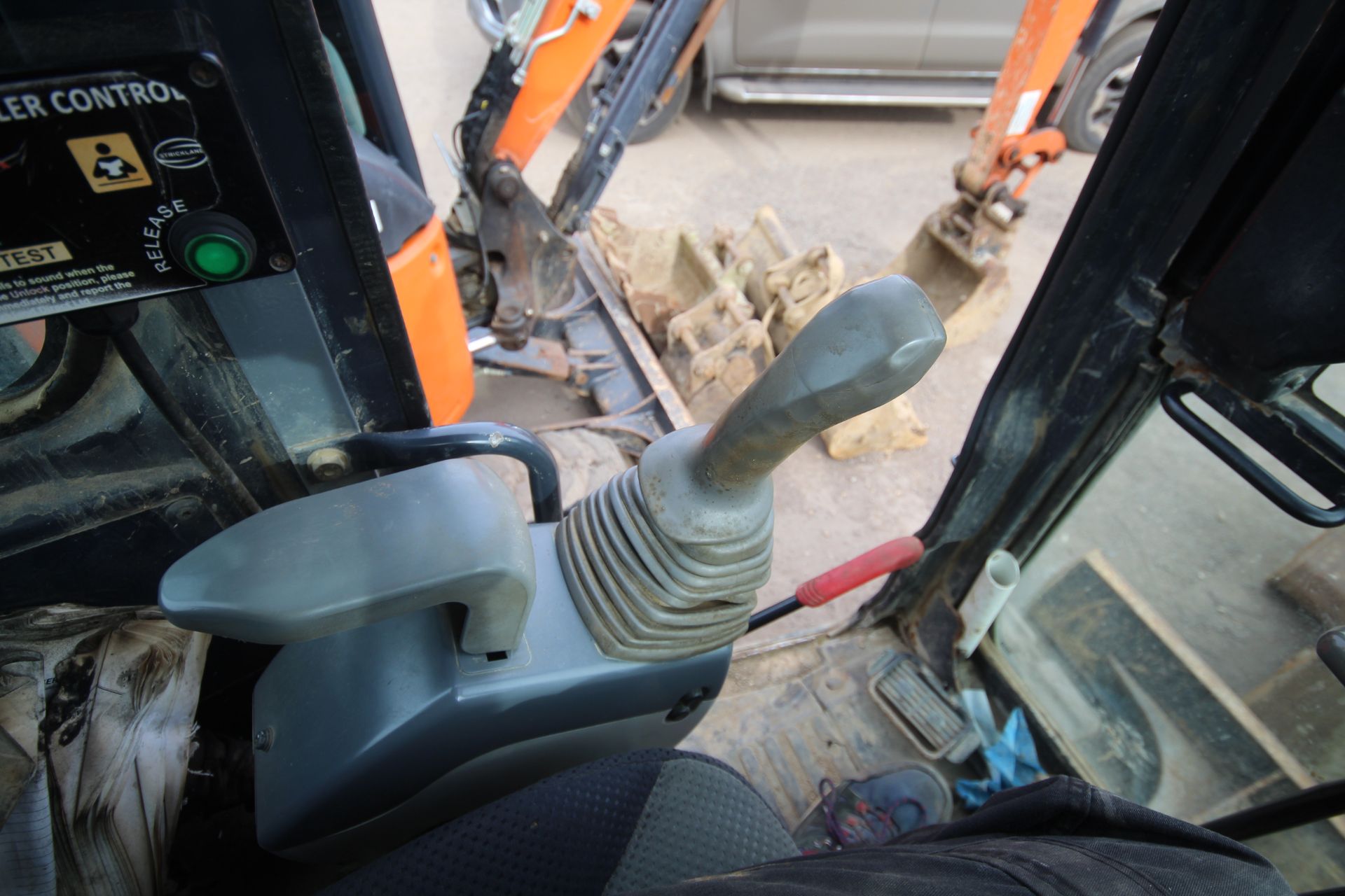 Hitachi Z-Axis 52U-3 CLR 5T rubber track excavator. 2013. 5,066 hours. Serial number HCM - Image 55 of 71